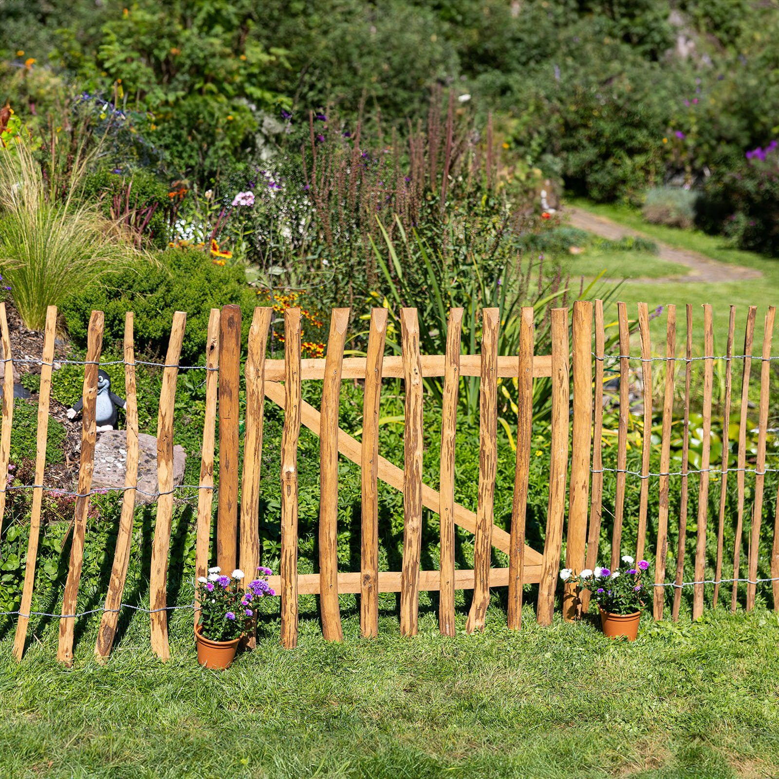 BooGardi Zaunpfosten Zaunpfahl Haselnuss imprägniert, (Baumpfahl spitz 90cm · viele Größen), Rundpfosten Staketenzaun Holzpfahl Palisade Garten