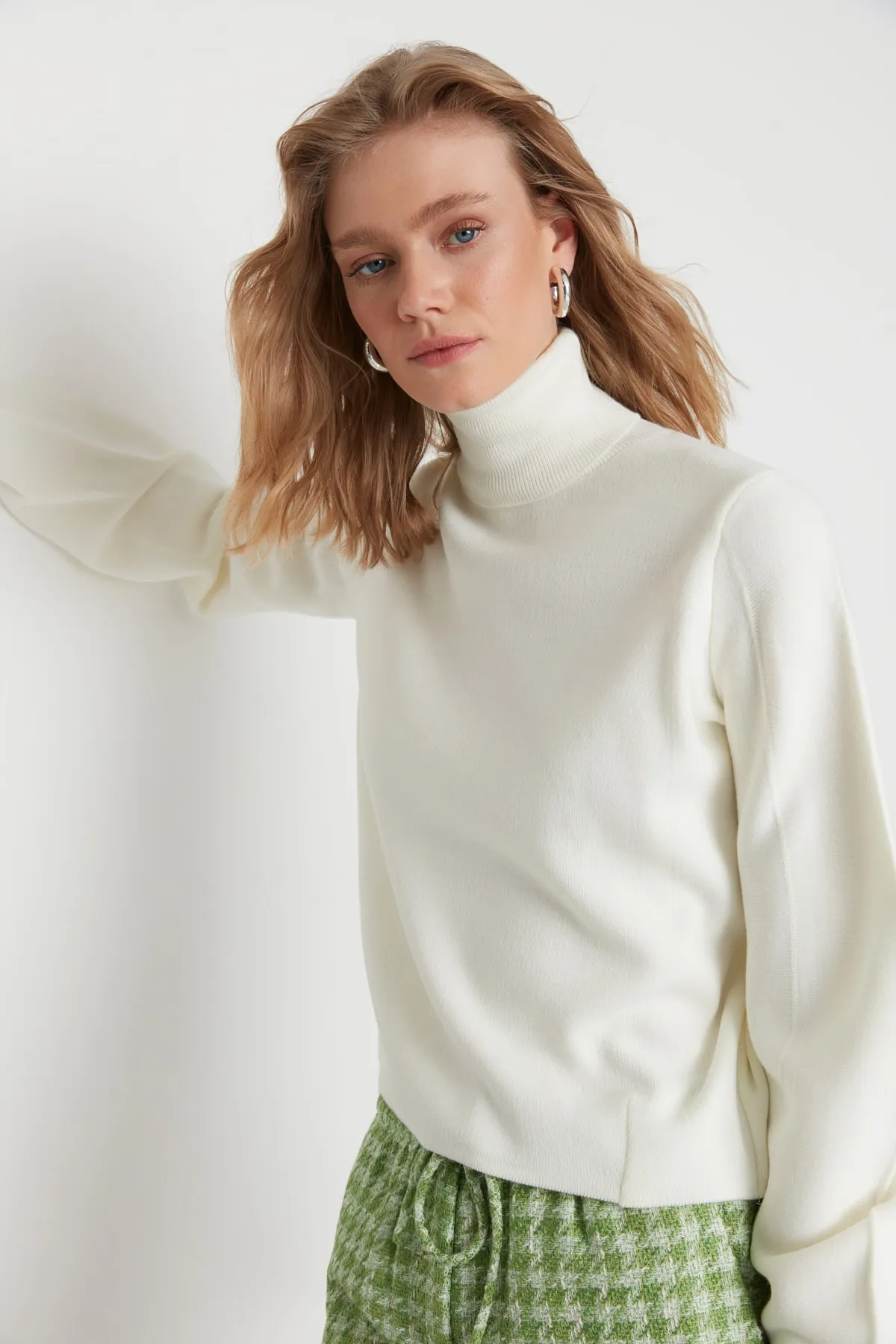 Trendyol Collection  Ecru Basic Rollkragenpullover TWOAW21KZ0485