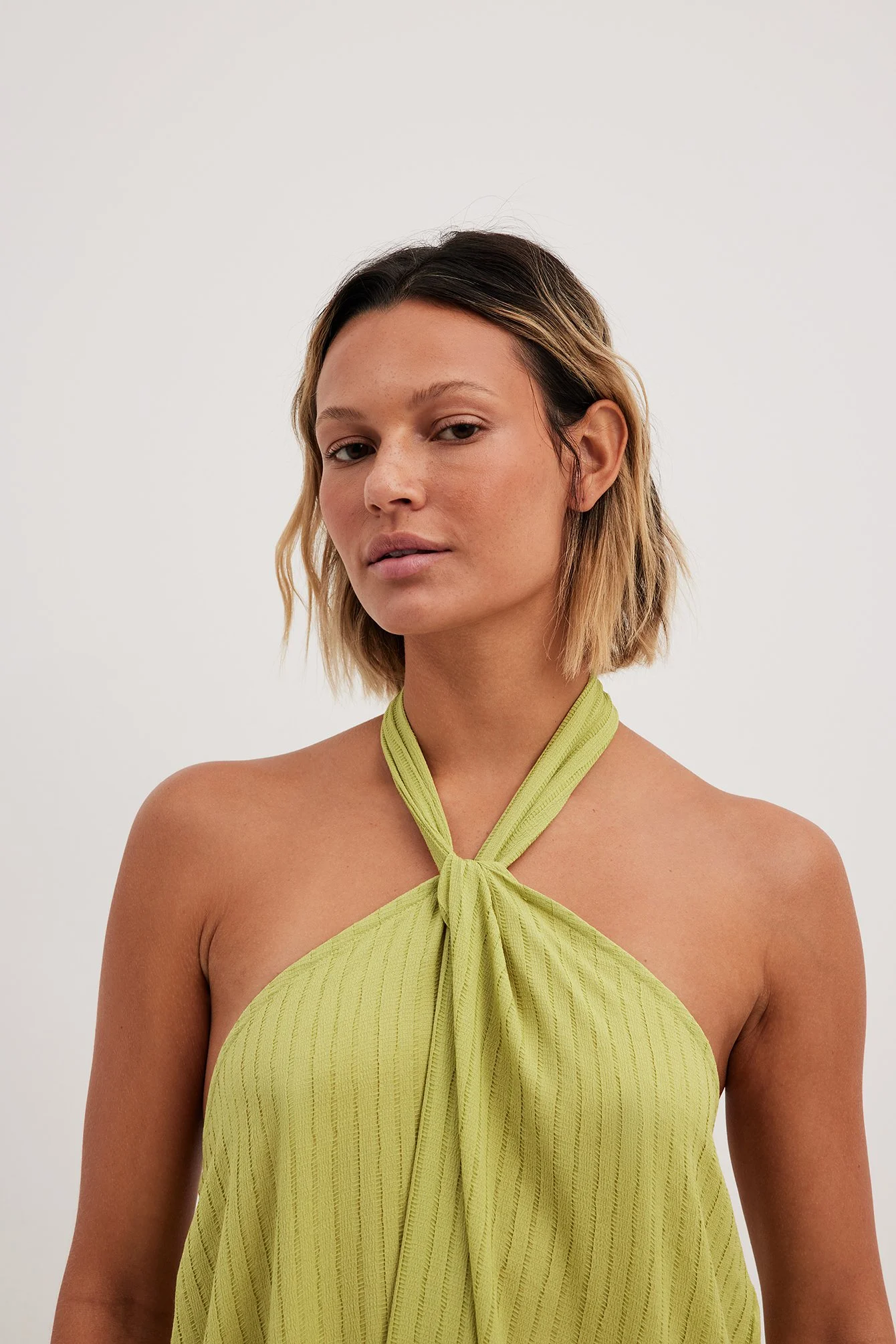 Strukturiertes Midikleid mit Neckholder