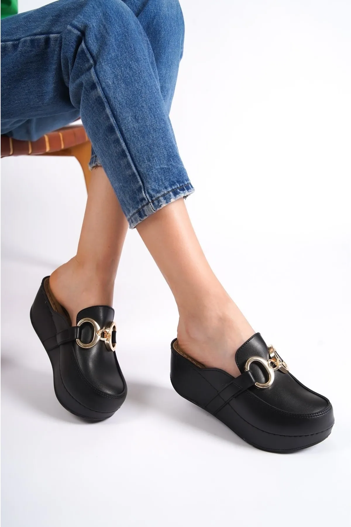 Capone Outfitters  Anatomisch weiche, bequeme Mutterhausschuhe mit Keilabsatz
