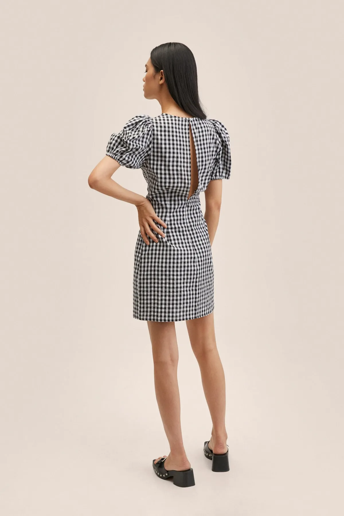 MANGO  Schwarzes Damenkleid 27027121
