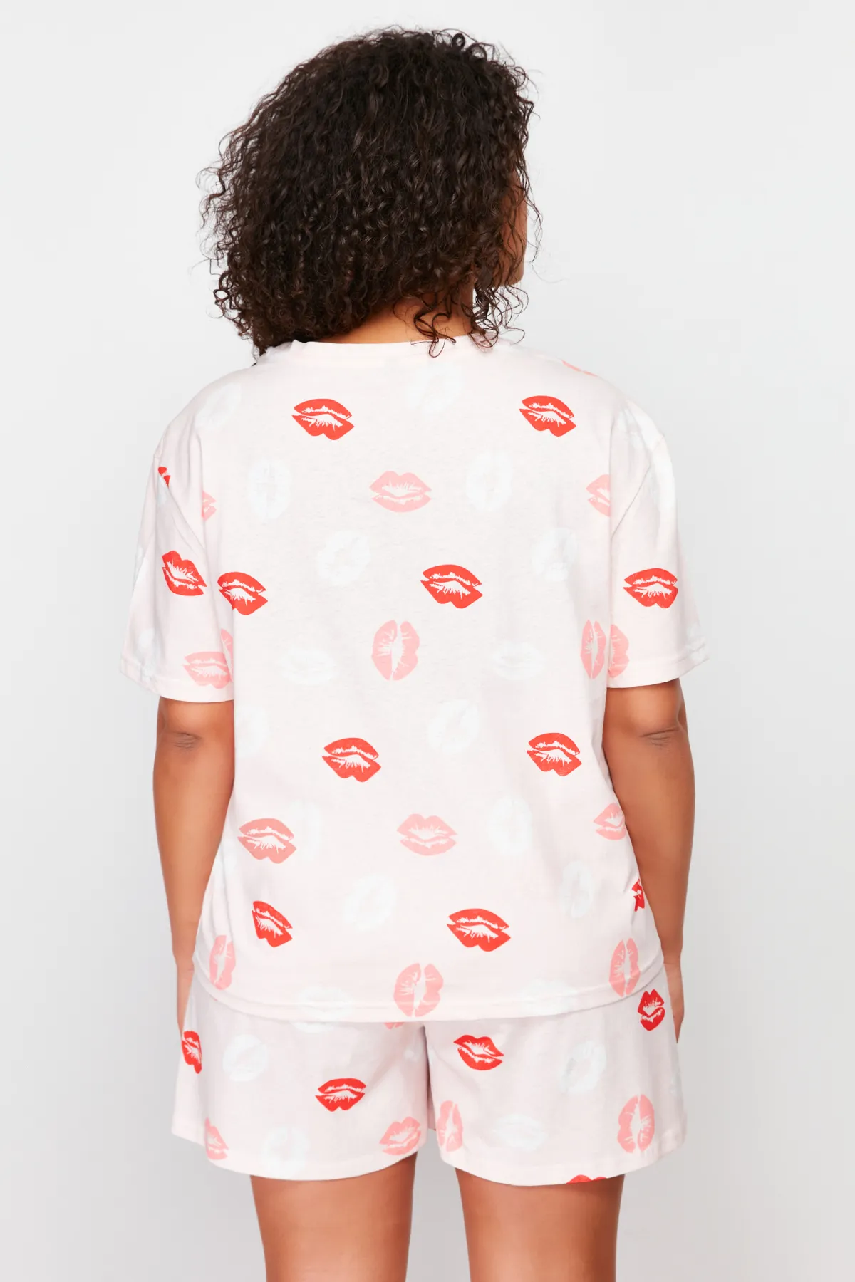 Trendyol Curve  Mehrfarbig gemustertes Strick-Pyjama-Set TBBSS24AI00040