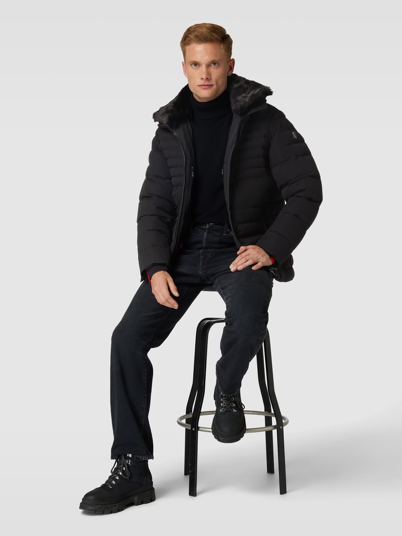 Funktionsjacke mit Reißverschlusstaschen und Storm Cuffs in schwarz