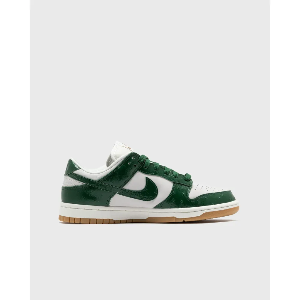 Nike WMNS Dunk Low LX FJ2260 002 / grün