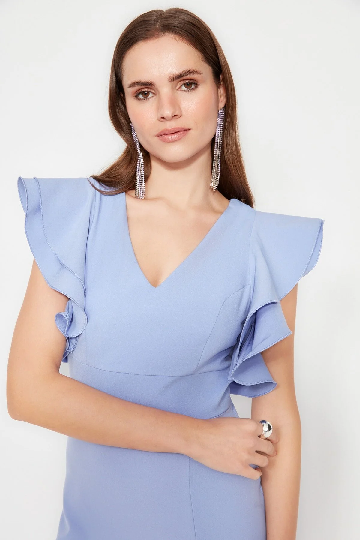 Trendyol Collection  Blaues, detailliertes Abendkleid mit Rüschen TPRSS20EL2661