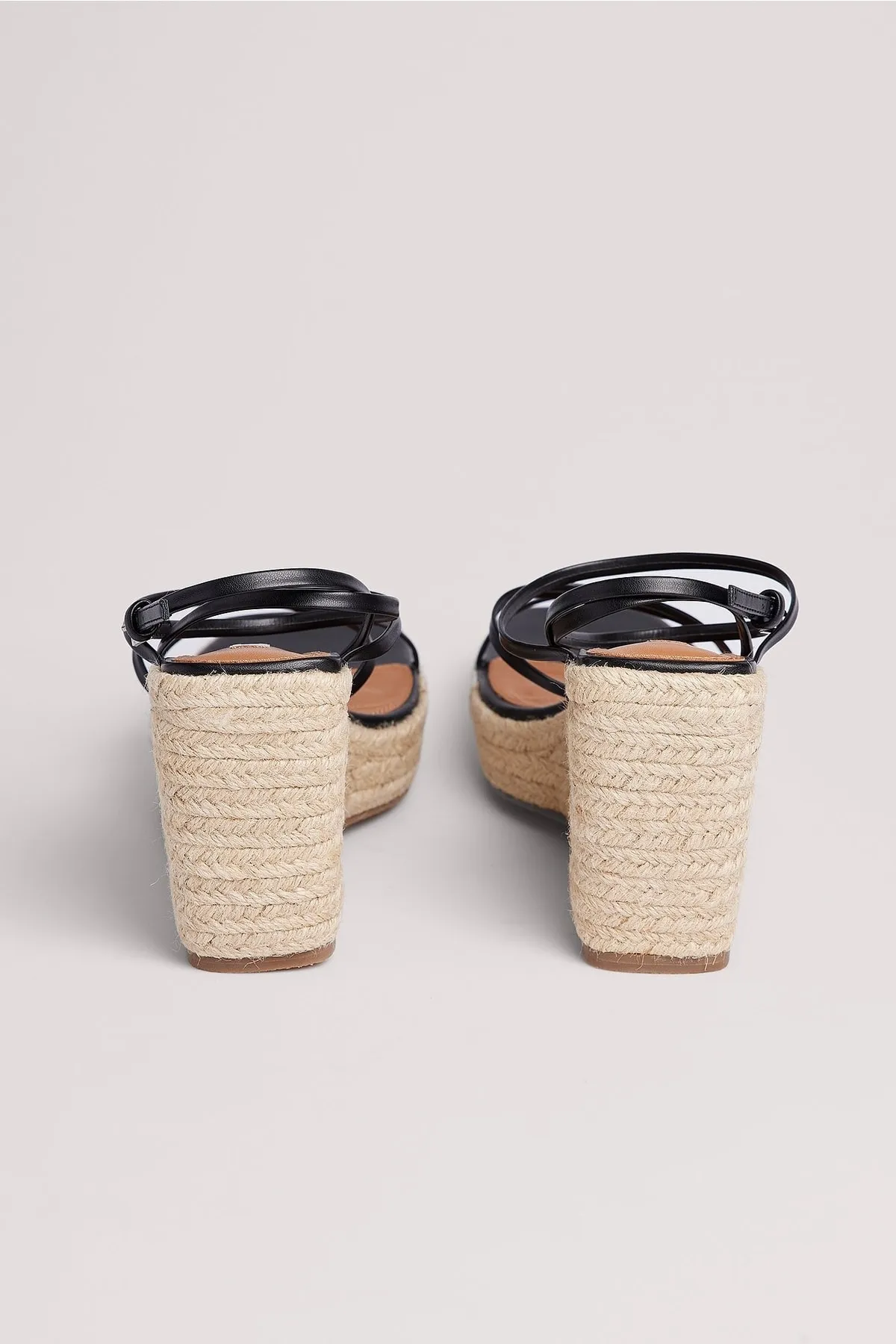 NA-KD  Pumps mit Riemchen und Jute-Sohlen
