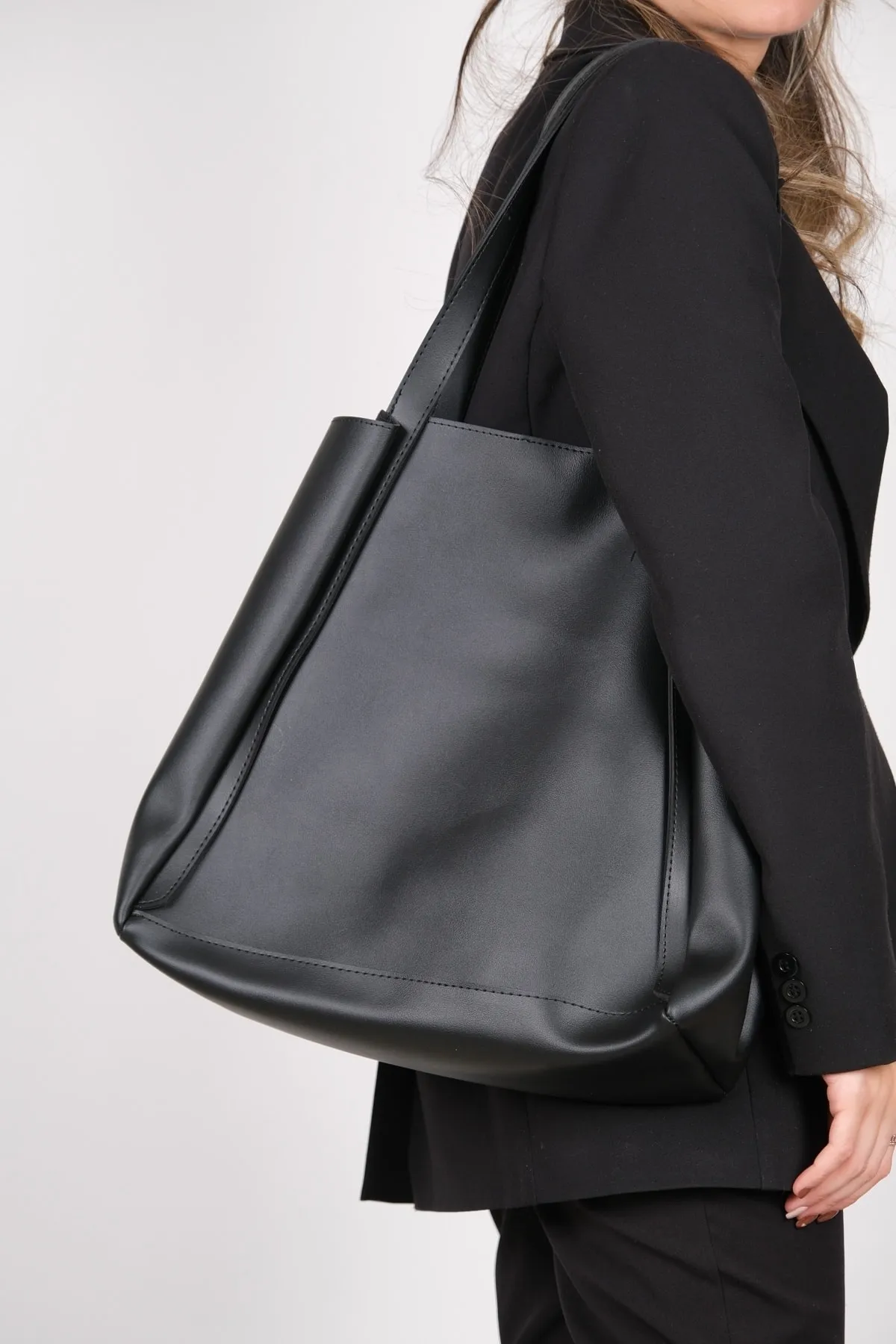 LuviShoes  Klos Schwarze Damen-Umhängetasche