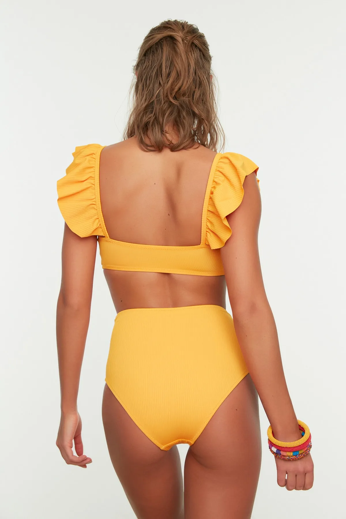 Trendyol Collection  Orangefarbenes Bralet-Rüschen-strukturiertes Hipster-Bikini-Set mit hoher Taille TBESS22BT0049