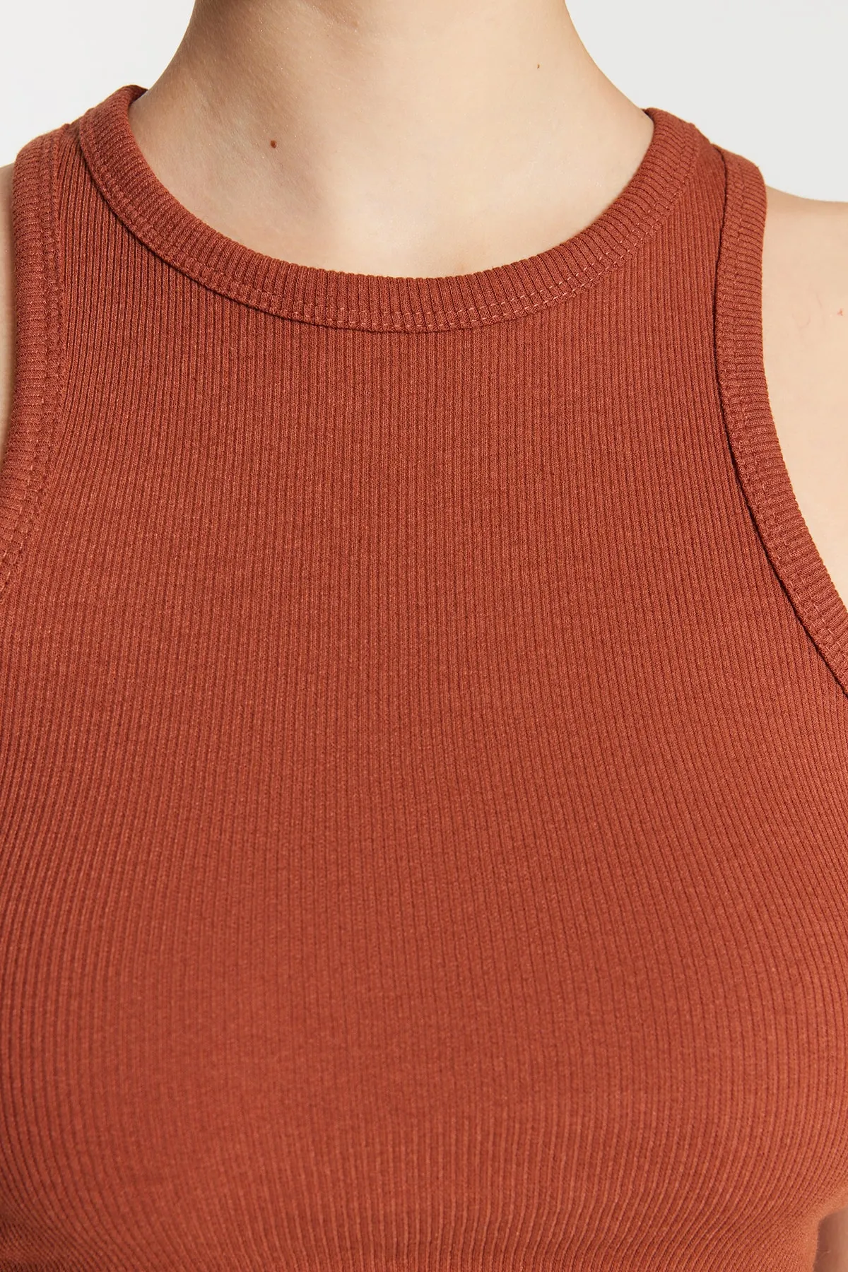 Trendyol Collection  Zimt-Ecru 2er-Pack tailliertes/tailliertes Crop-Tanktop mit Neckholder-Kragen, geripptem flexiblem Strick TWOSS21AL0058