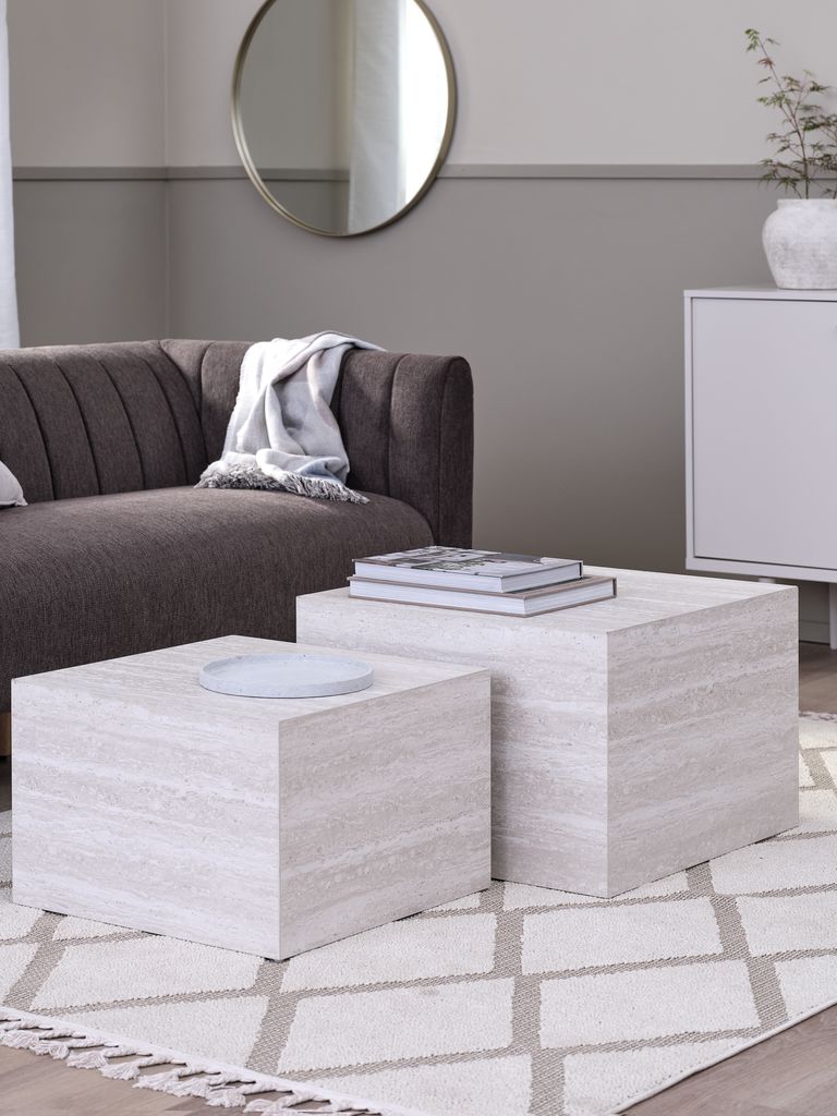 Table basse ROLSTED ROLSTED 58x58/50x50 travertin coloré 2 pièces.
