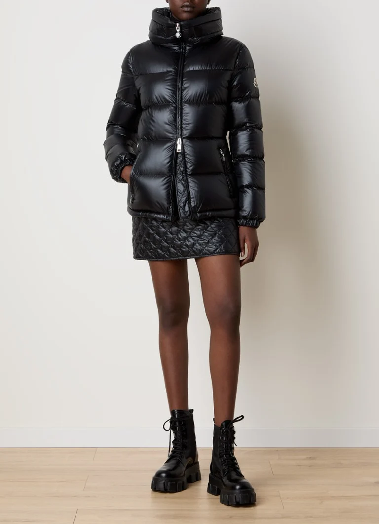 Moncler Douro dūnu jaka ar dūnu pildījumu un saliekamu kapuci