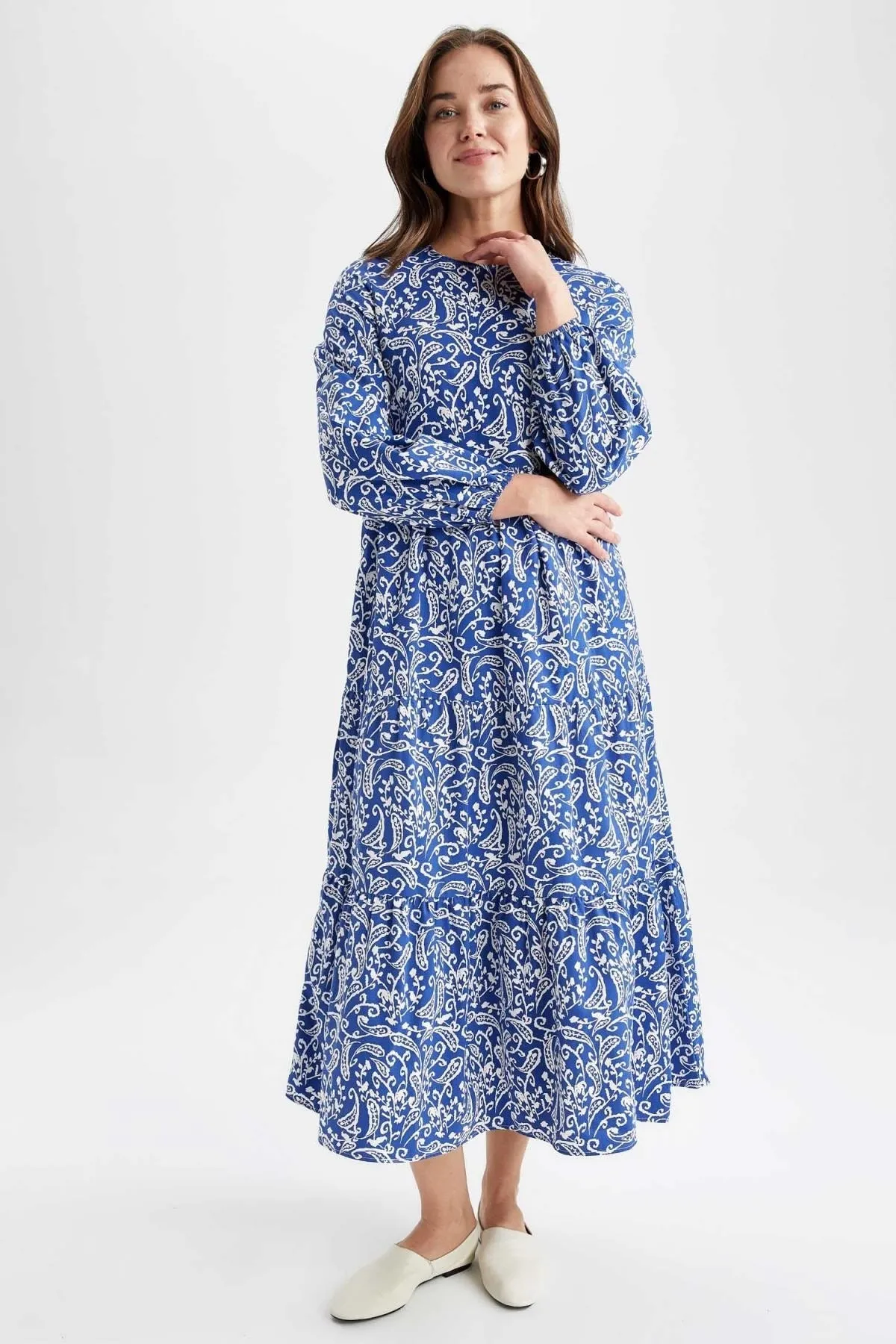 DeFacto  Langärmliges Maxikleid aus geblümtem Popeline mit Rundhalsausschnitt