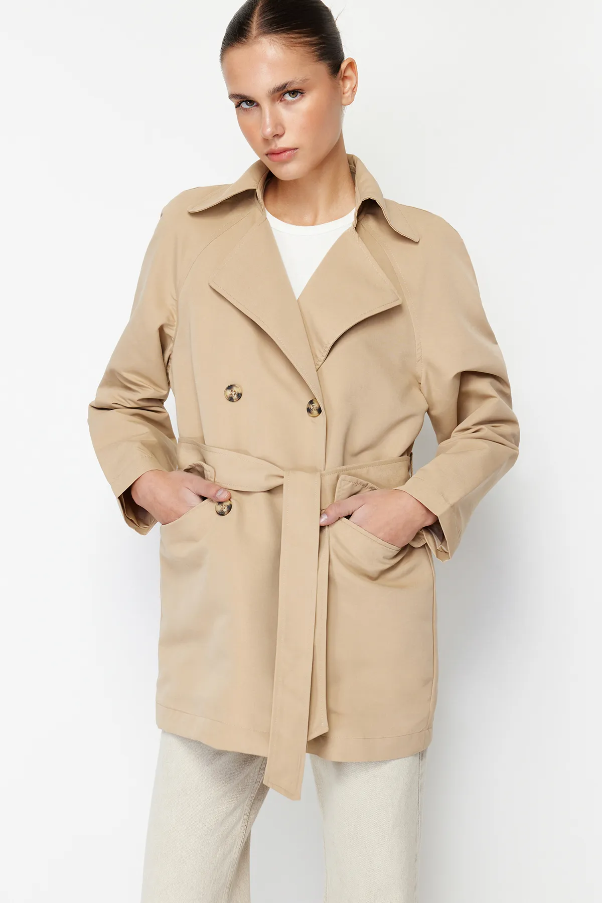 Trendyol Collection  Beiger Oversize-Trenchcoat mit weitem Schnitt und Gürtel TWOAW24TR00022