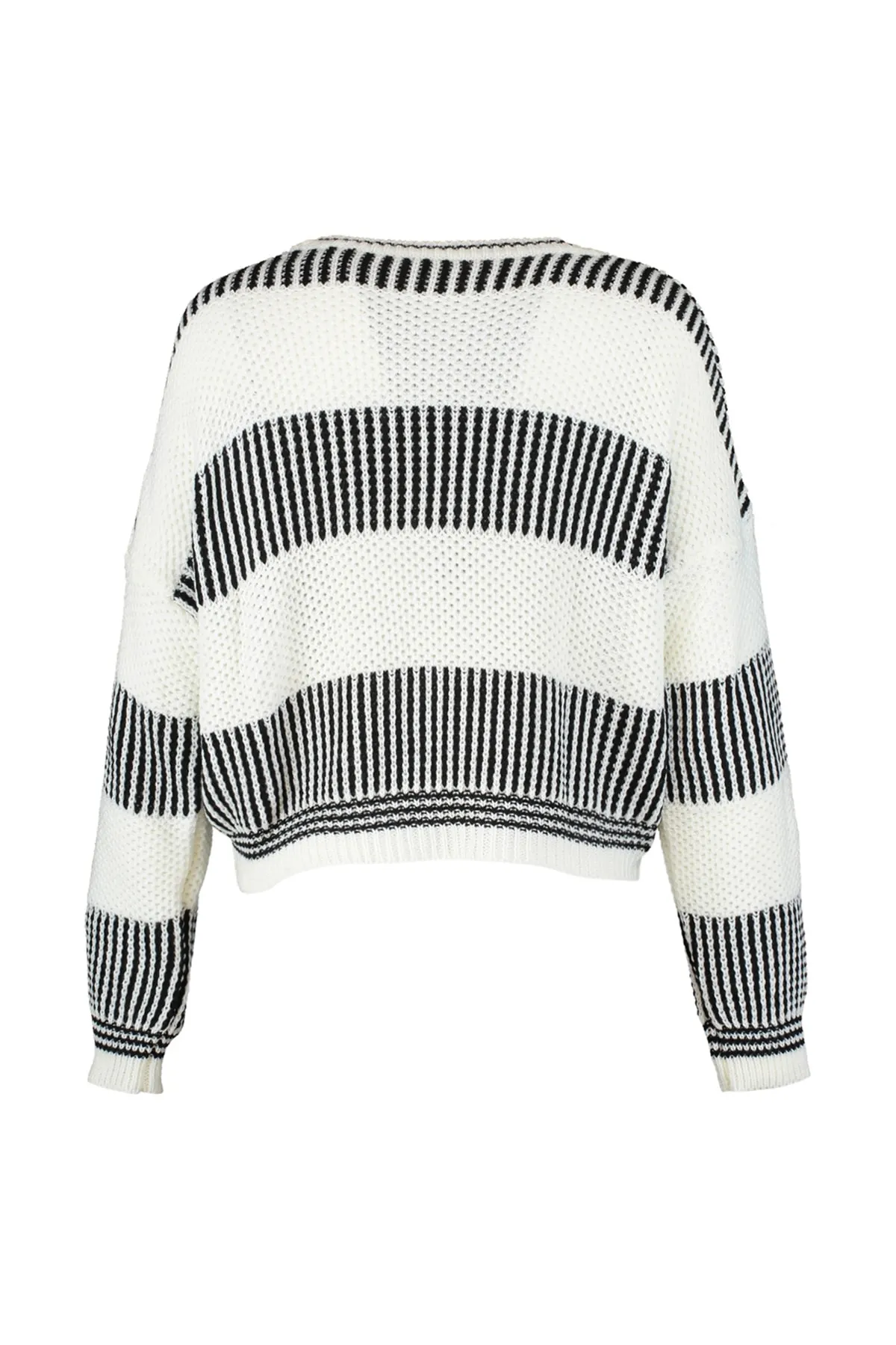 Trendyol Collection  Ecrufarbener Strickpullover mit Farbblockdesign TWOAW23KZ00012