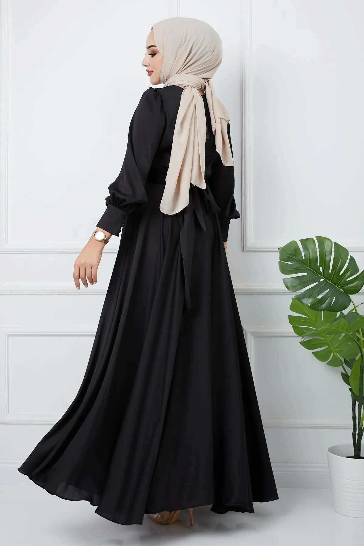 Olcay  Abendkleid mit Taillenfalten und Gürtel, Schwarz 1595