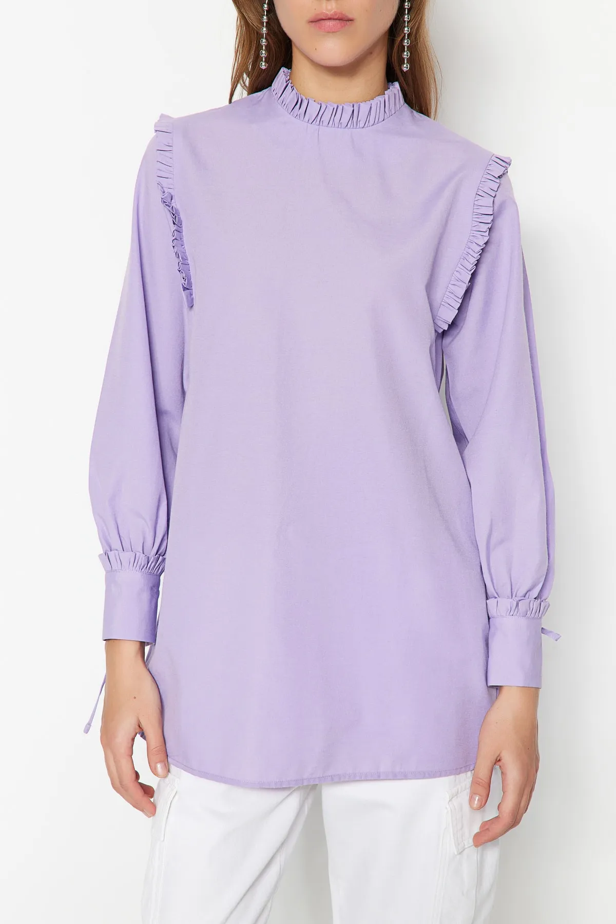 Trendyol Modest  Lilafarbene Tunika aus gewebter Baumwolle mit Rüschen an Schultern und Manschetten TCTSS23UK00083