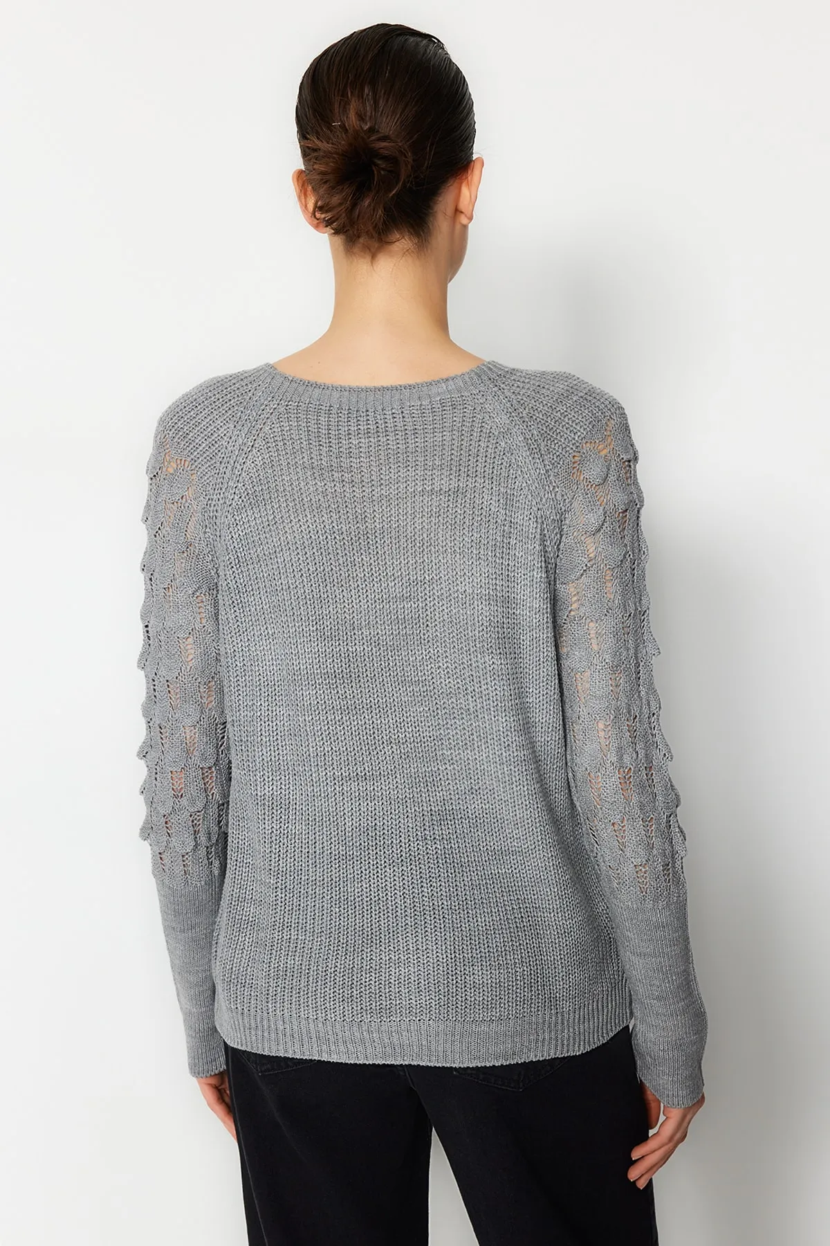 Trendyol Collection  Grauer strukturierter Strickpullover mit Rundhalsausschnitt TWOAW20KZ0130