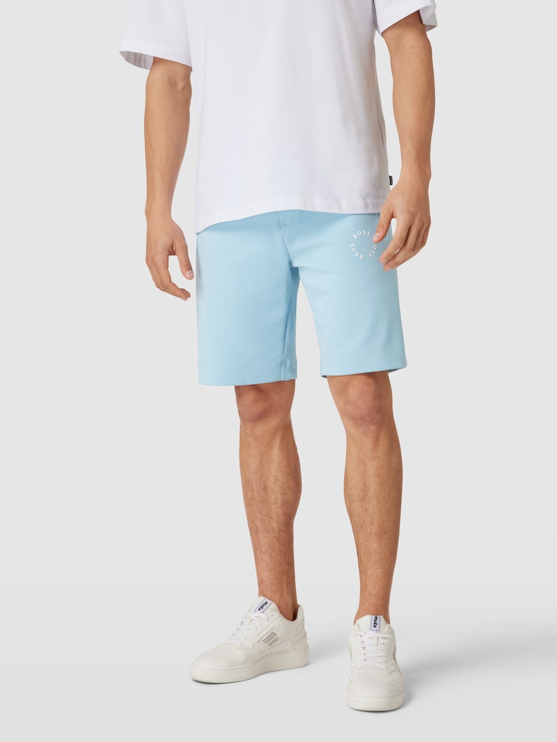 Sweatshorts mit Motiv-Print in hellblau