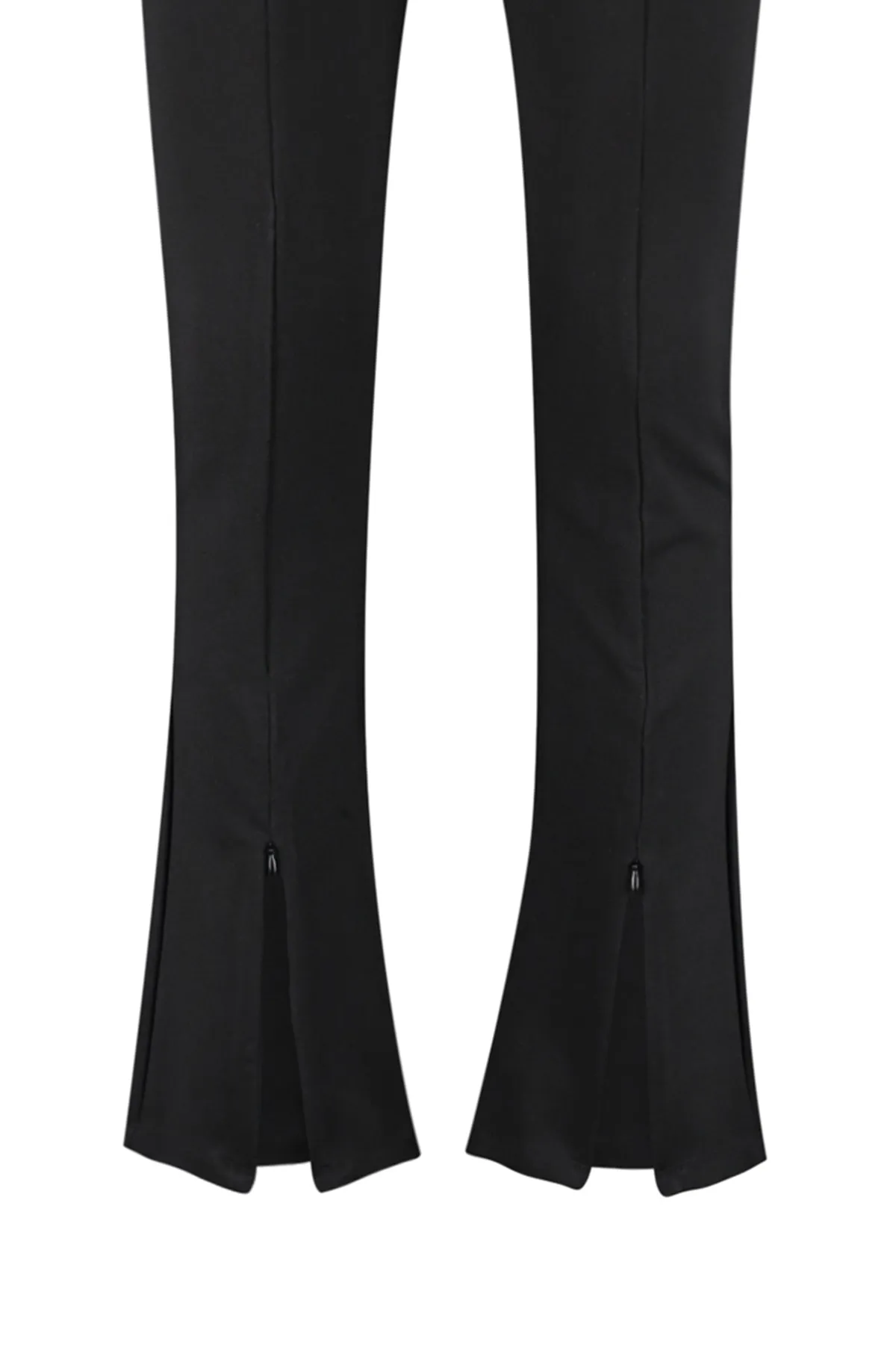 Trendyol Curve  Schwarze, schmal geschnittene Strickhose mit hohem Bund und Reißverschluss TBBSS23AR00011