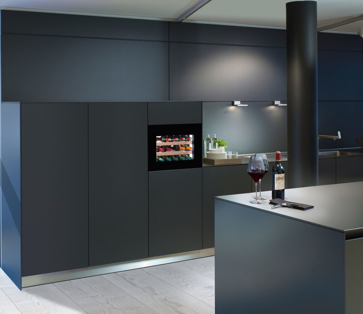 Liebherr Einbauweinkühlschrank WKEgb 582 GrandCru, für 18 Standardflaschen á 0,75l,FreshAir Aktivkohlefilter, Kindersicherung