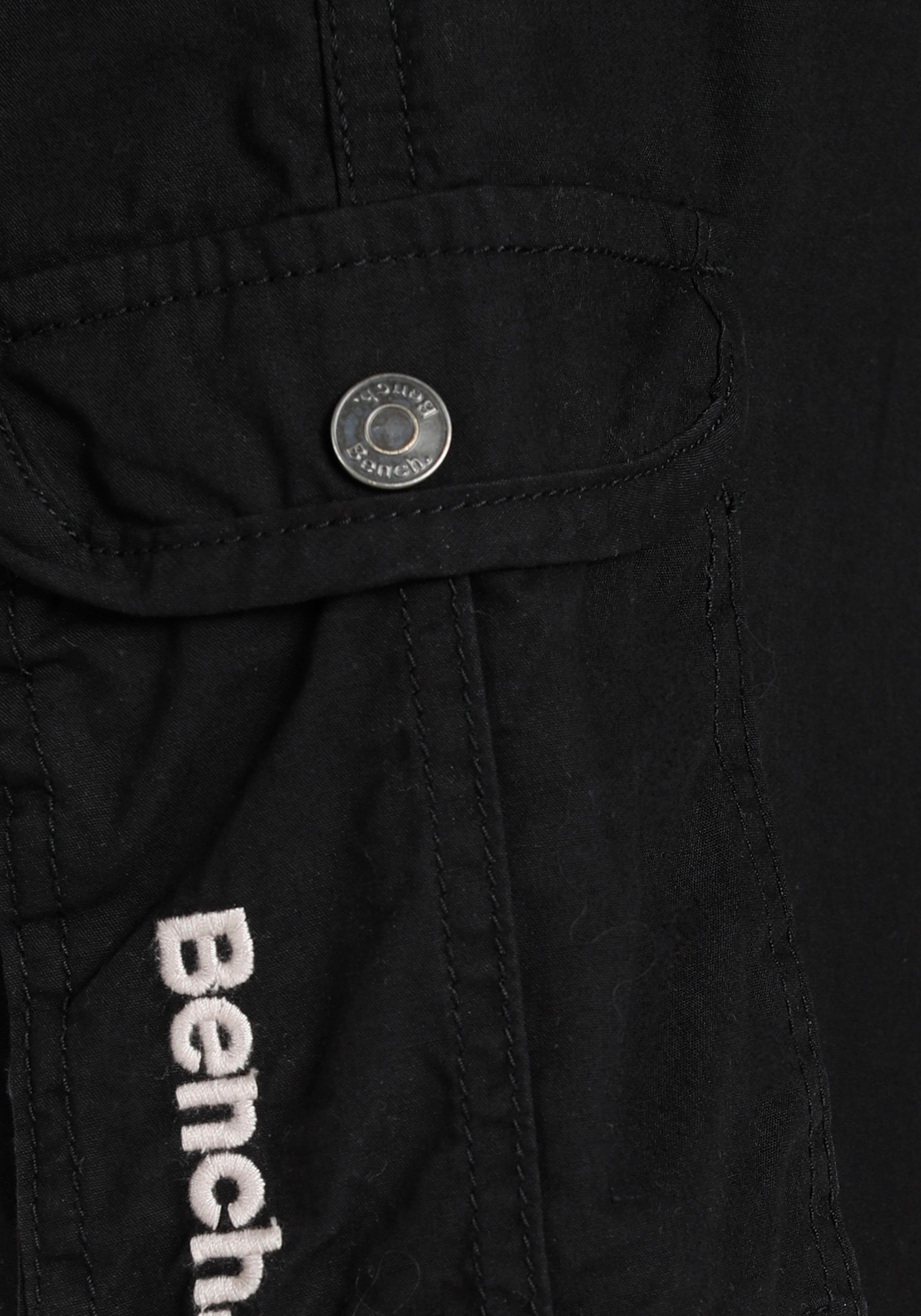 Bench. Bermudas (Set, 2-tlg., mit Gürtel) mit vielen Taschen und Gürtel