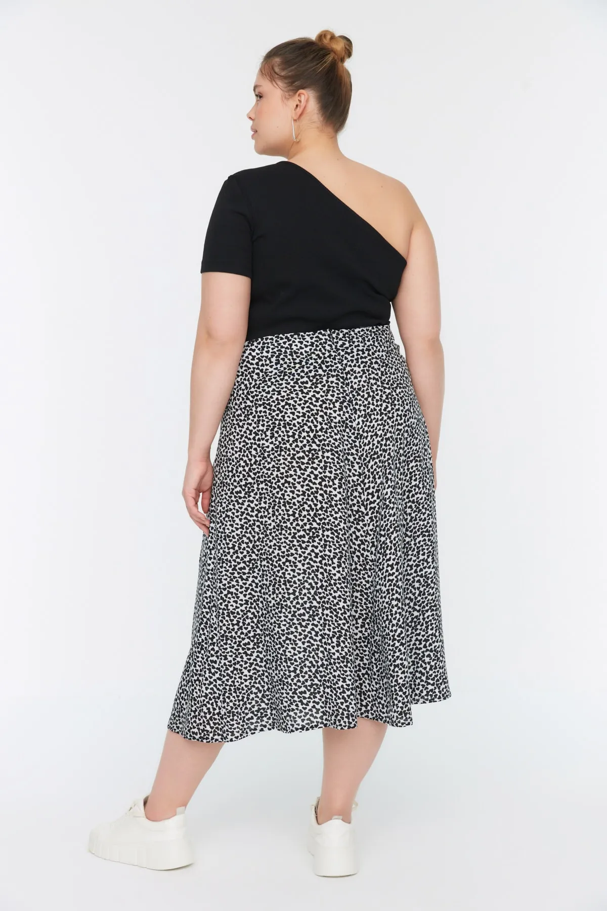 Trendyol Curve  Schwarzer Rock aus gewebter Viskose mit Schlitz TBBSS22AZ0001