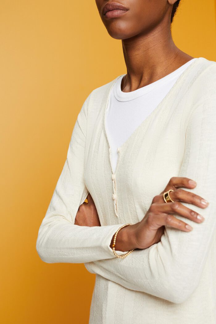 Geripptes Longsleeve mit Struktur