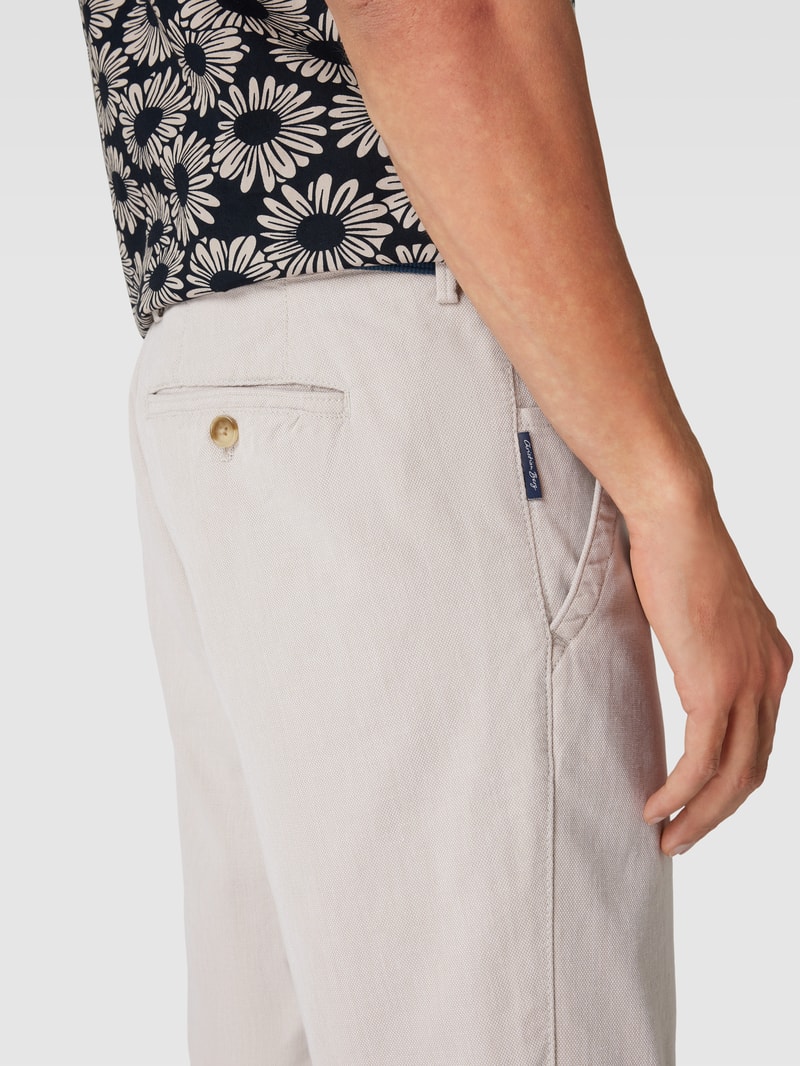 Bermudas mit Stoffgürtel in sand