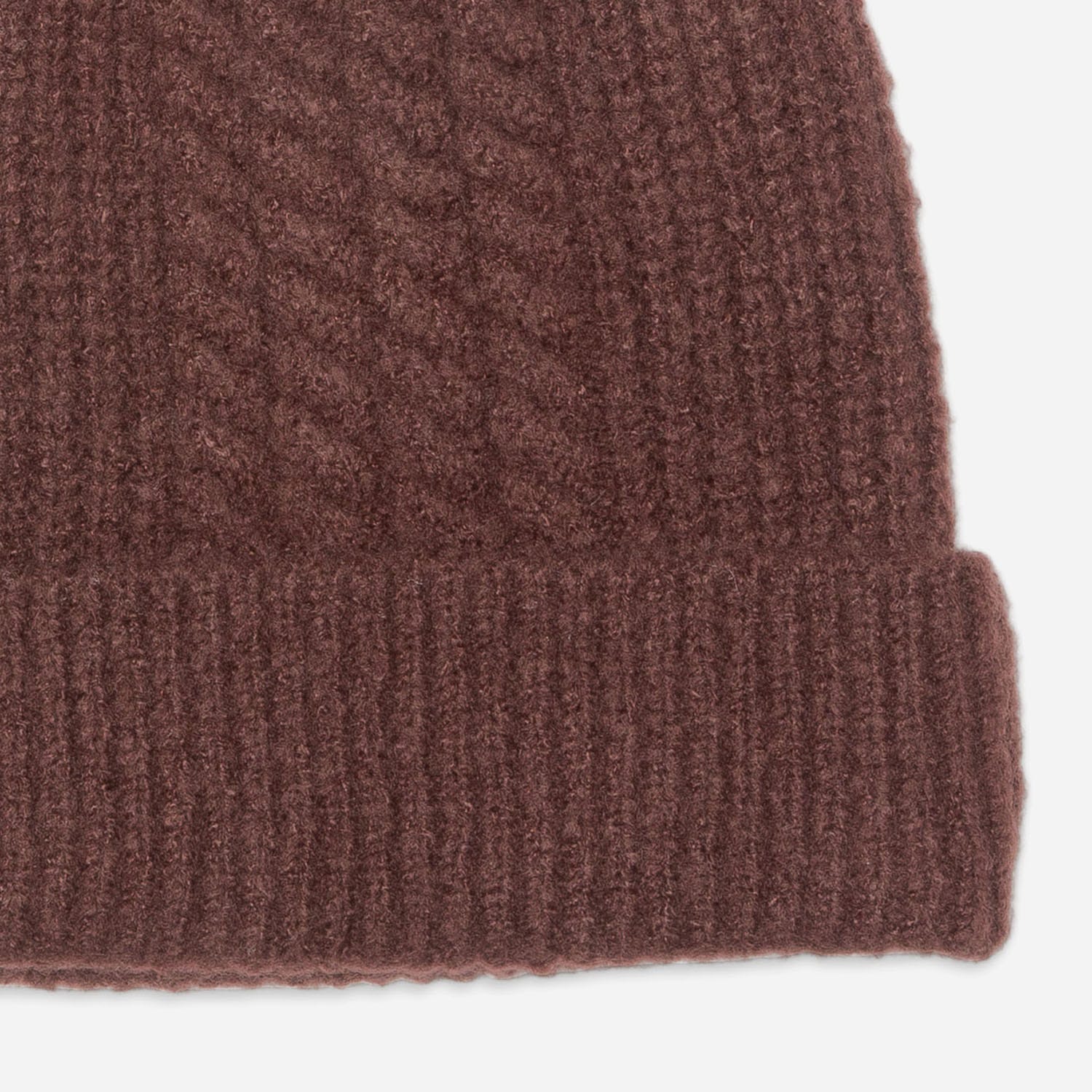 Bonnet bordeaux en tricot torsades