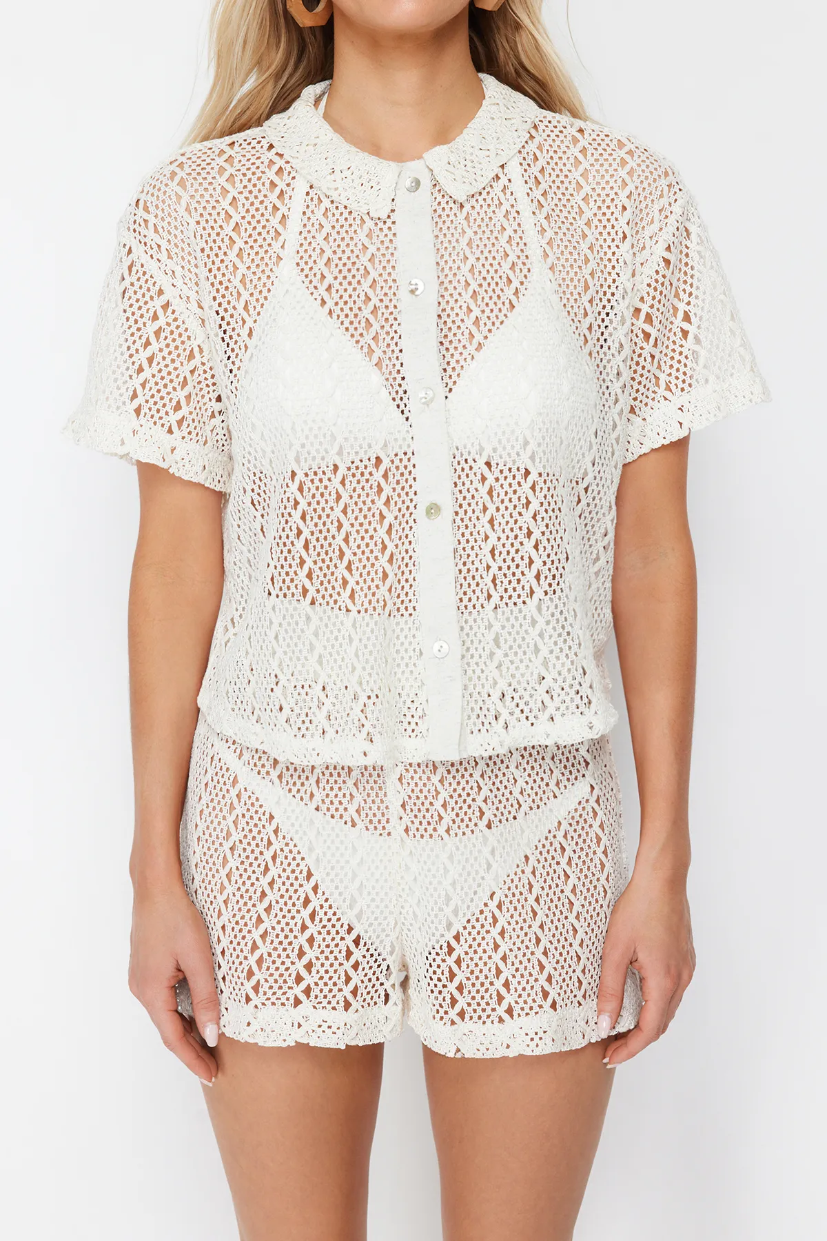 Trendyol Collection  Beige gestricktes Hemd-Shorts-Set im Strick-Look TBESS24AU00002