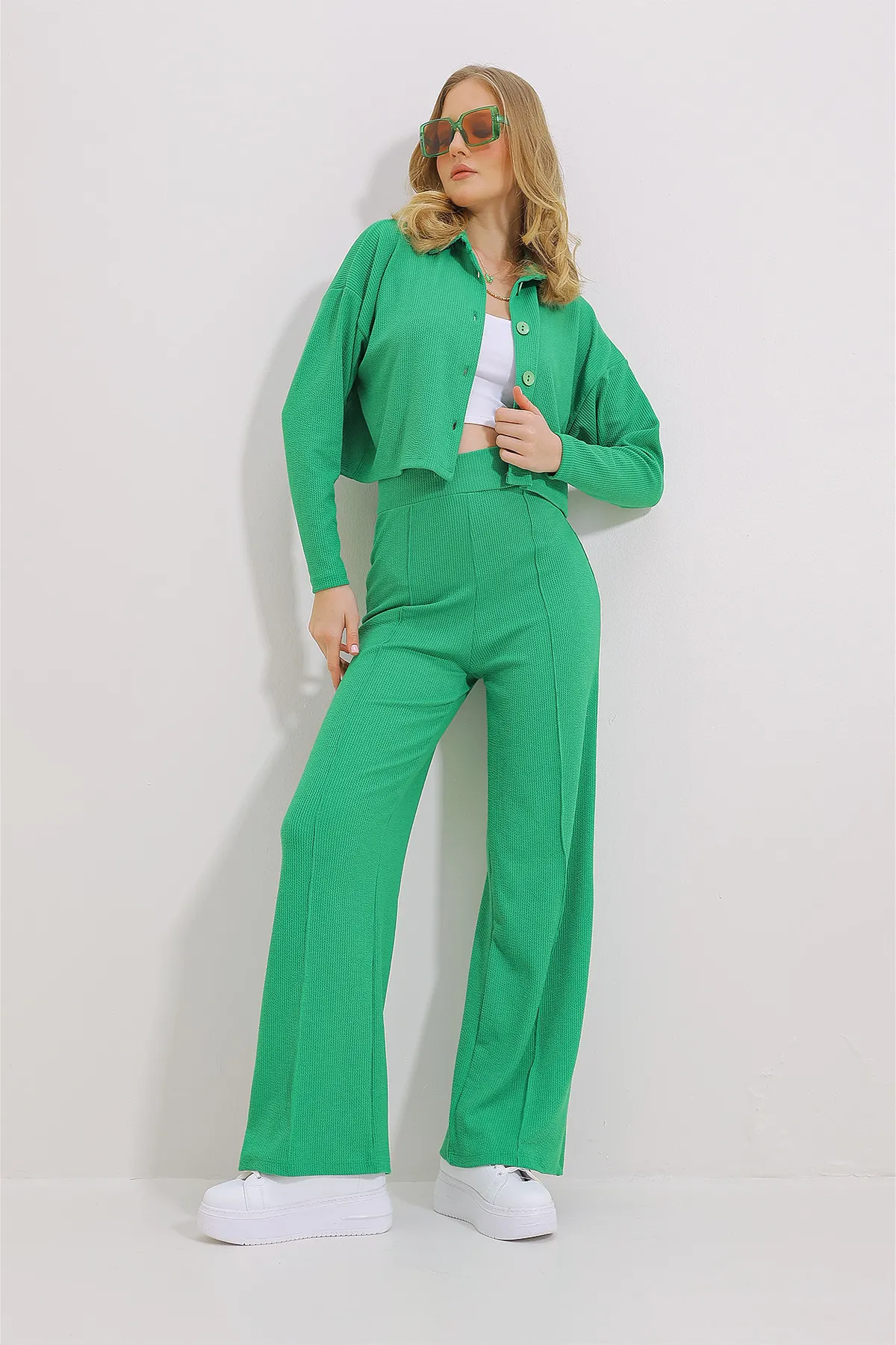 Trend Alaçatı Stili  Grünes Thessaloniki-Strick-Crop-Hemd und Grassy-Palazzo-Hose im Doppelset für Damen ALC-X11443