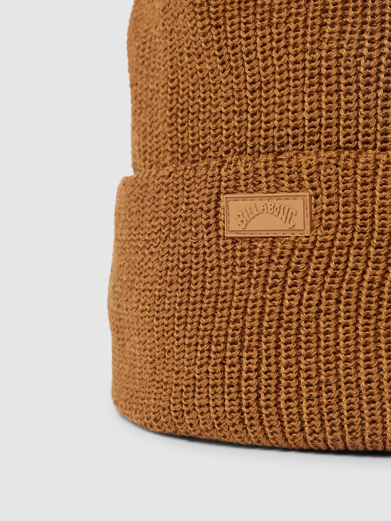 Beanie mit Label-Patch Modell 'Roamer' in cognac