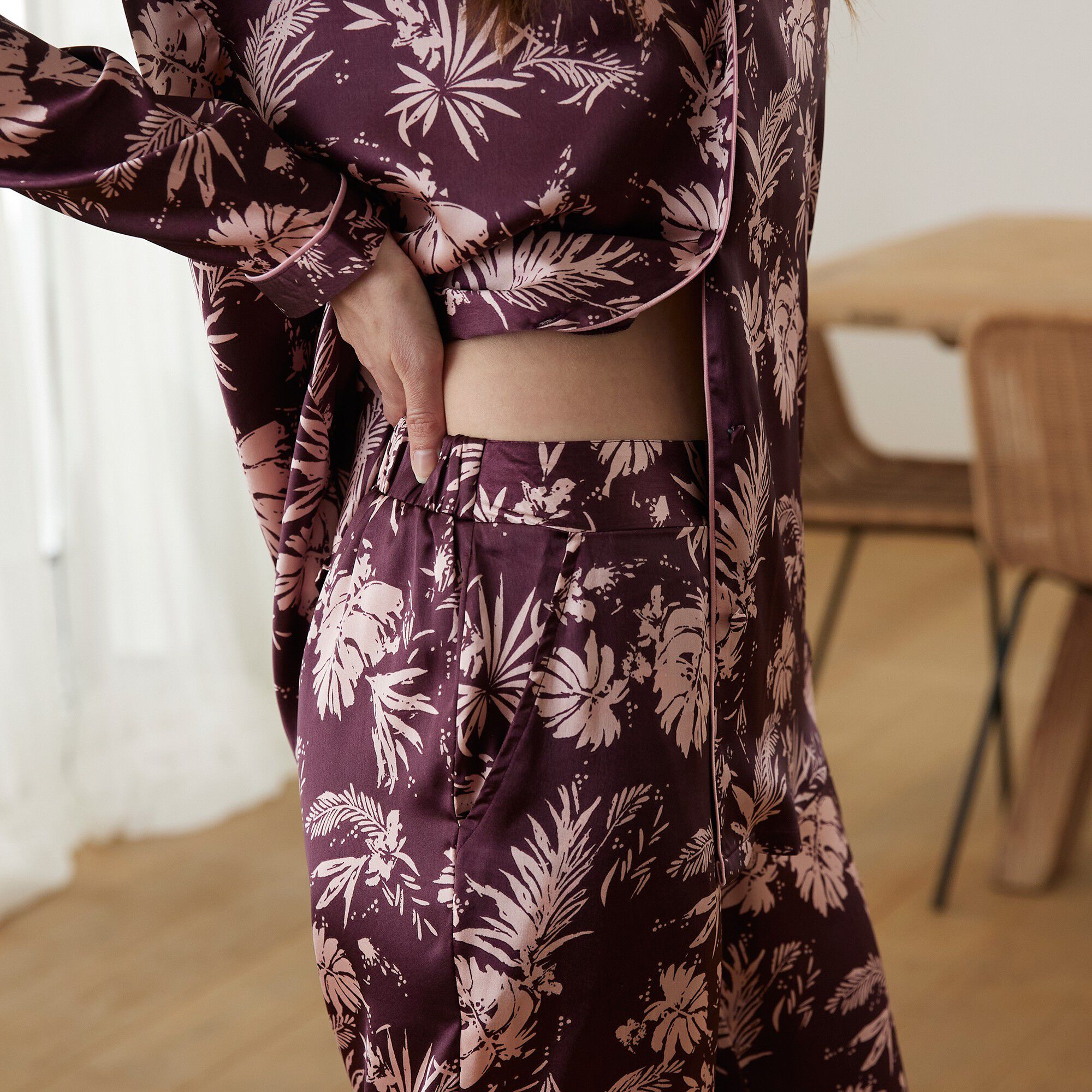 Pyjama col tailleur en satin imprimé