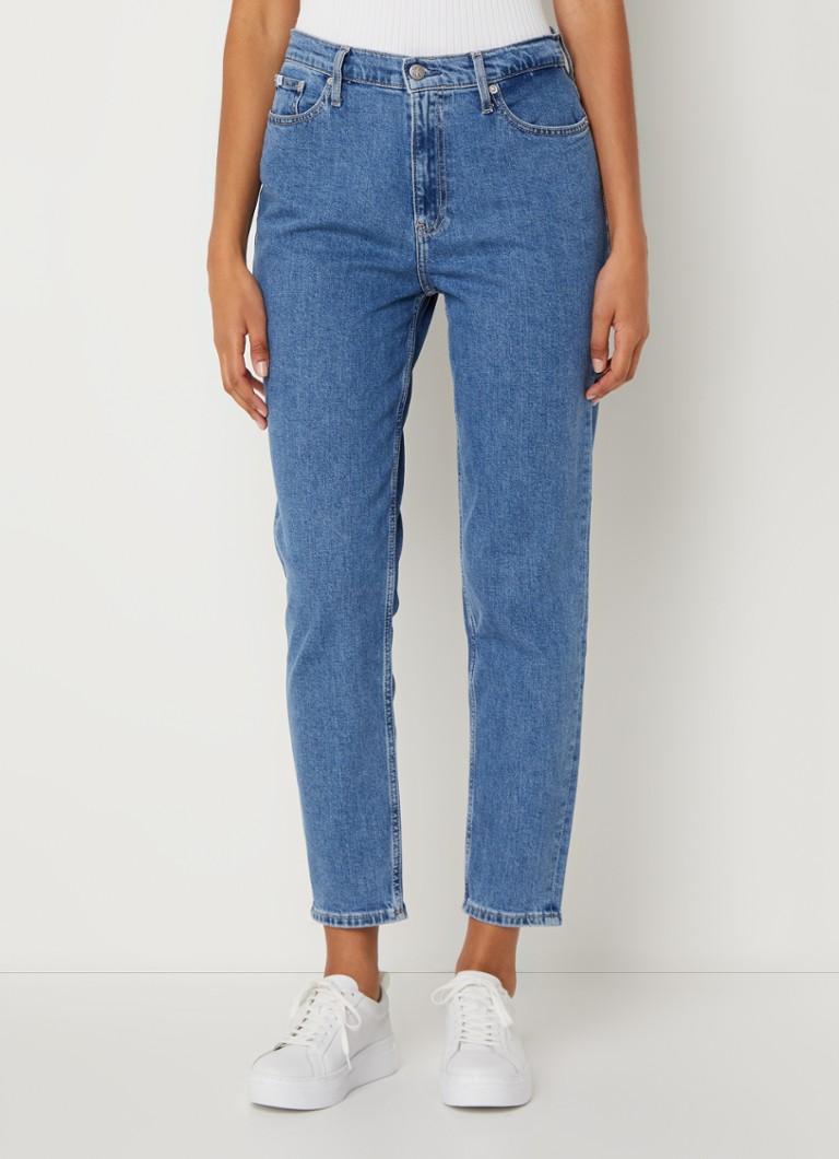 Blugi Calvin Klein mom fit, talie înaltă, croială scurtă, nuanță medie.