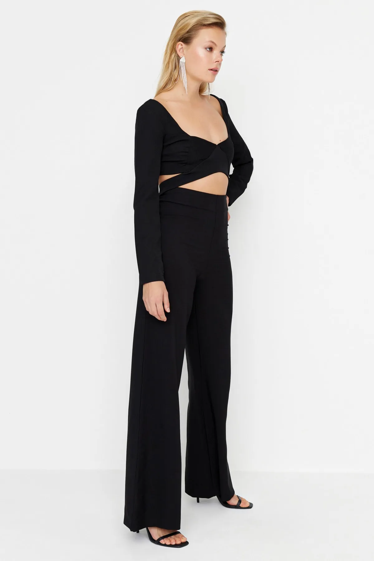 Trendyol Collection  Schwarze Webhose mit weitem Bein TPRAW23PL00025