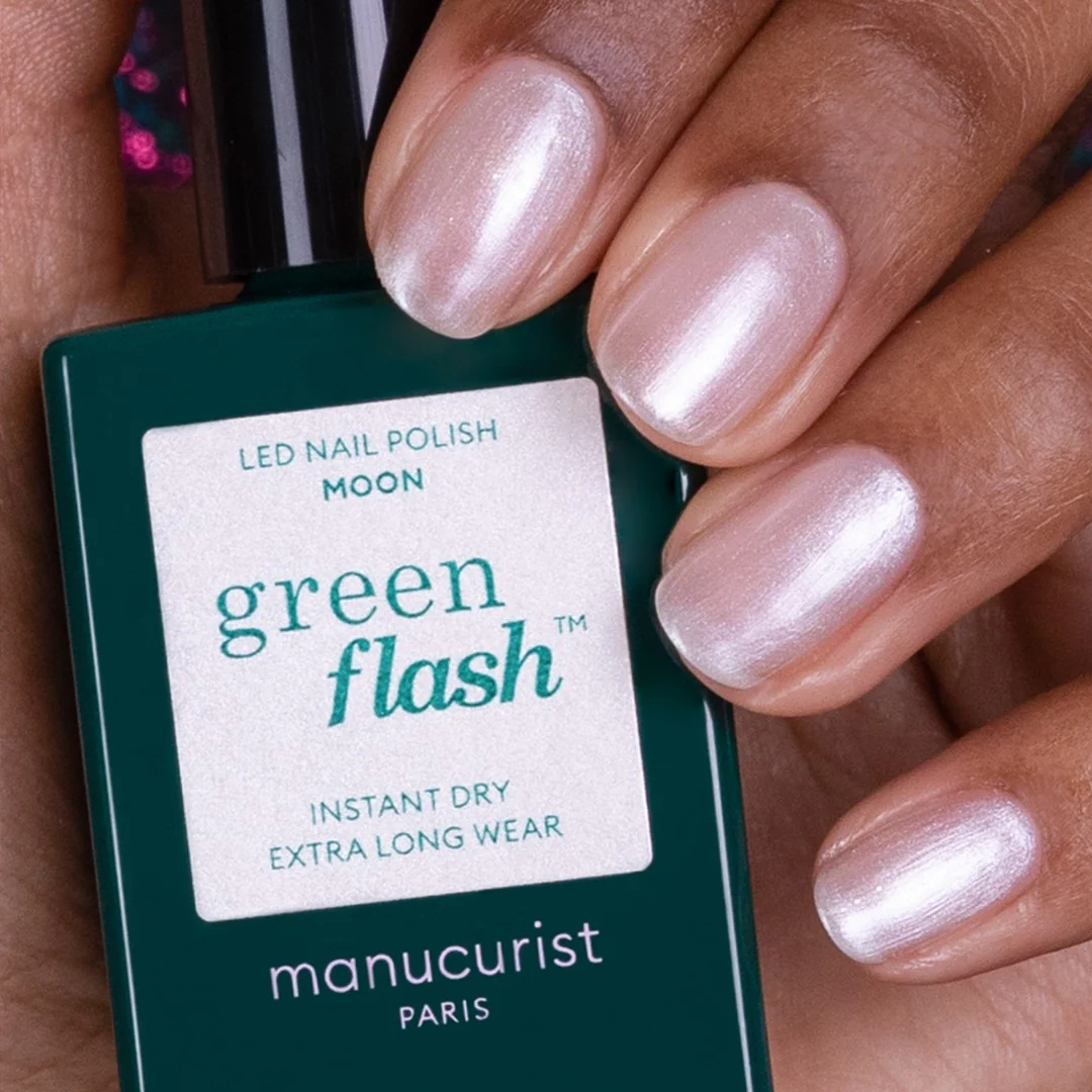 GREEN FLASH Nails - Semi-permanent neglelakk - Gel-effekt neglelakk