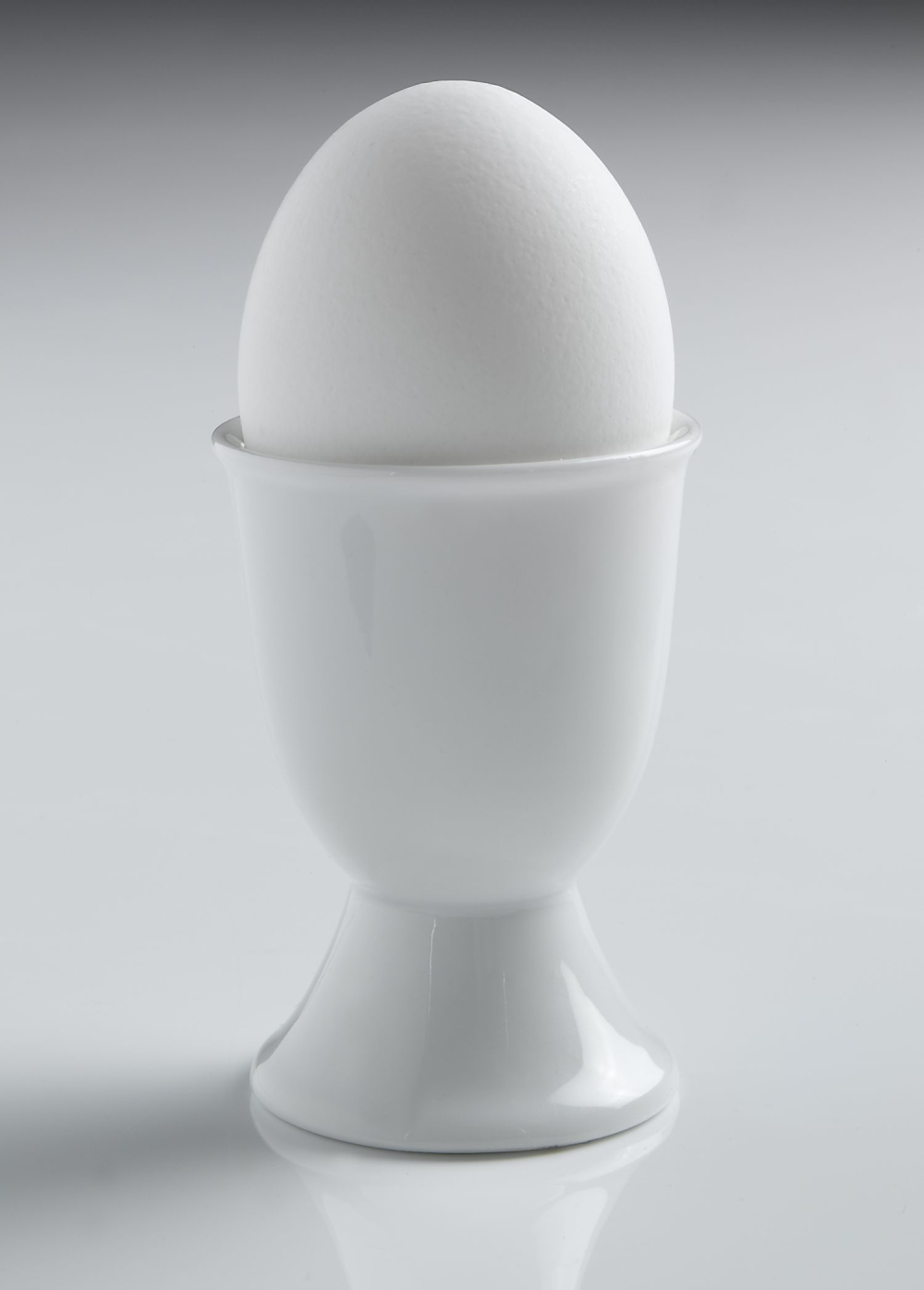 Eierbecher auf Fuß weiß