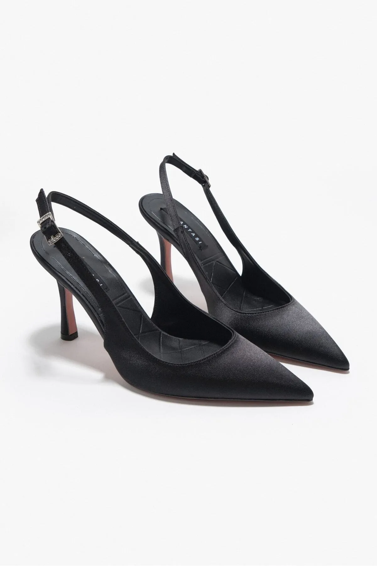 NİŞANTAŞI SHOES  Mendy Damen-Schuhe mit Absatz aus schwarzem Satin mit Gürteldetail und spitzer Zehenpartie