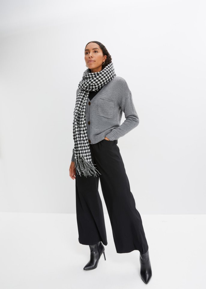Verkürzte Strickjacke mit großen Taschen