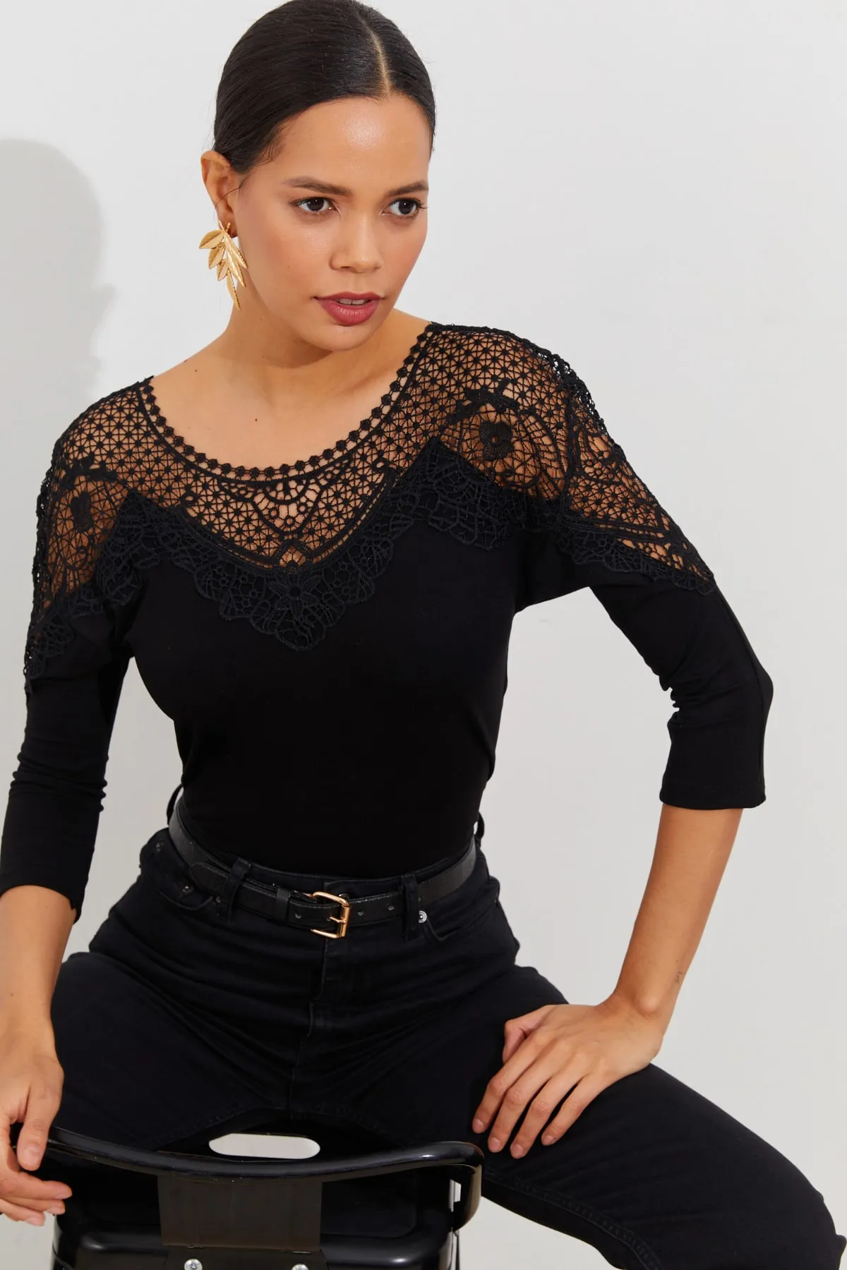 Cool & Sexy  Schwarze Damenbluse mit Spitzendetail BK1608