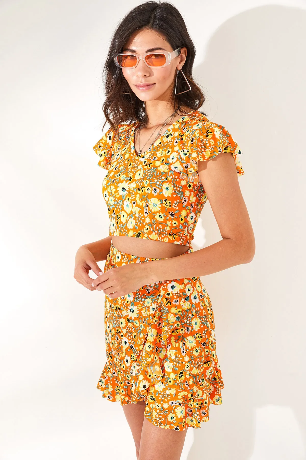 Olalook  Damen Set mit Wickelrock, Unterteil und Oberteil in Orange mit großem Blumenmuster TKM-19000140