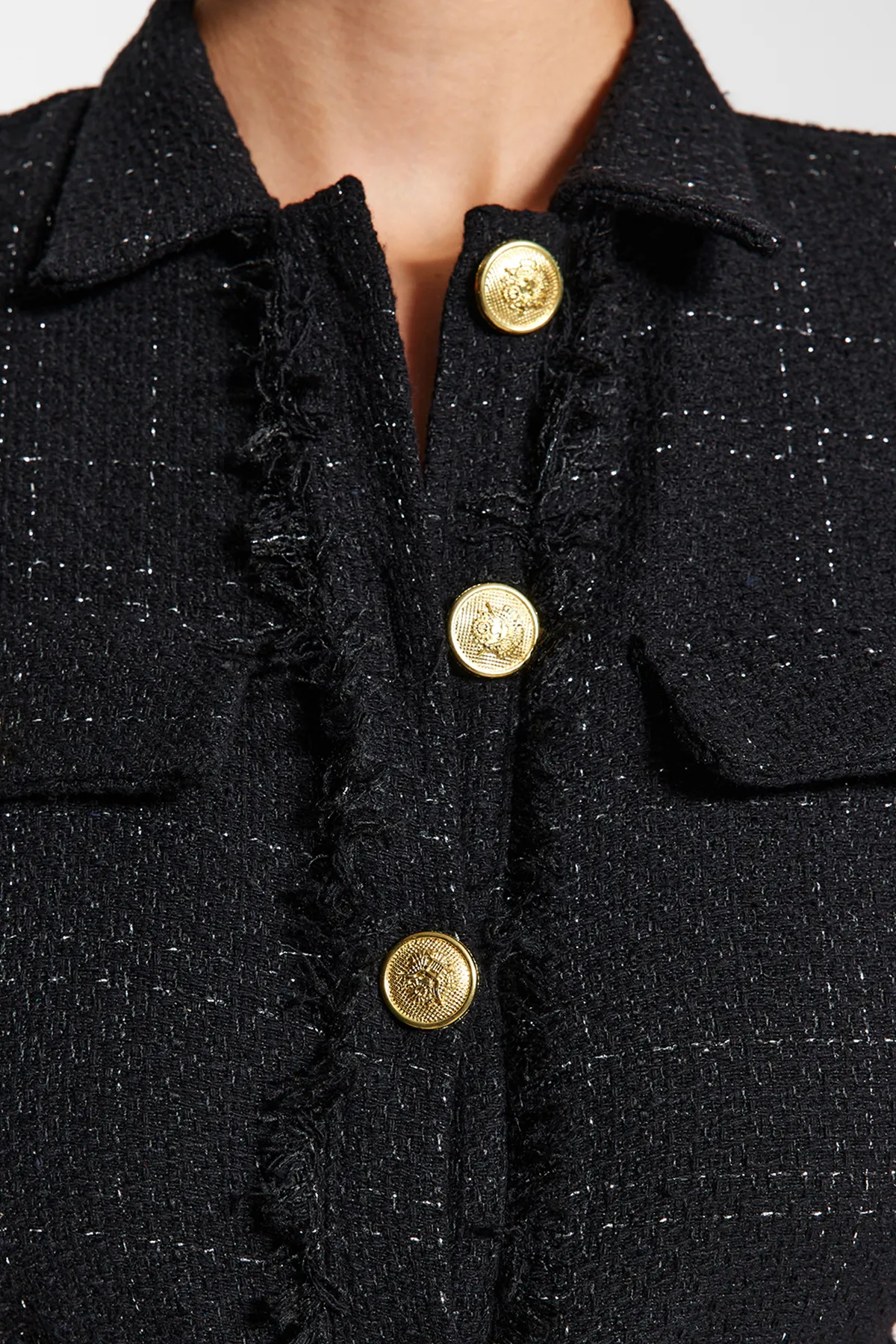 Trendyol Collection  Schwarzer, gewebter Tweed-Jumpsuit mit Hemdkragen und Knopfdetail und Gürtel TWOAW24TU00013