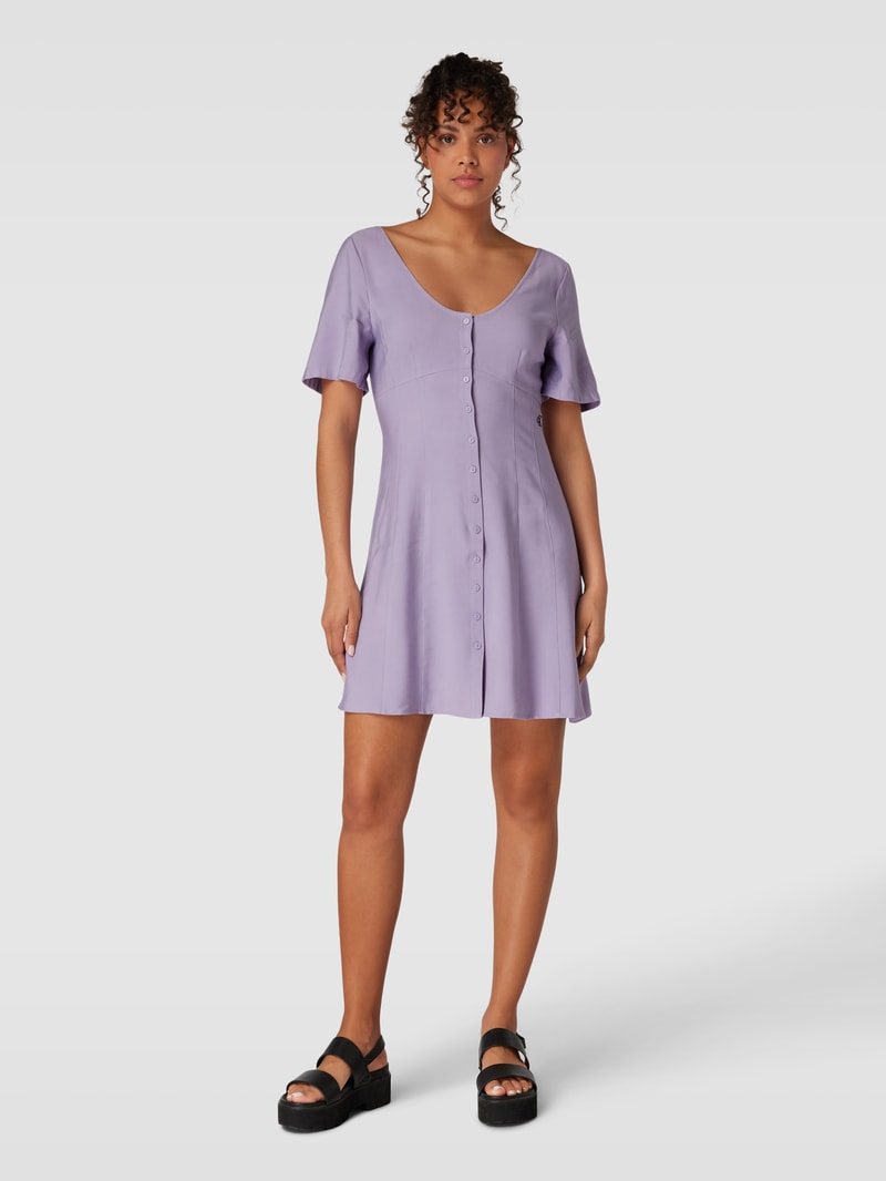 Minikleid mit Label-Stitching in lavendel
