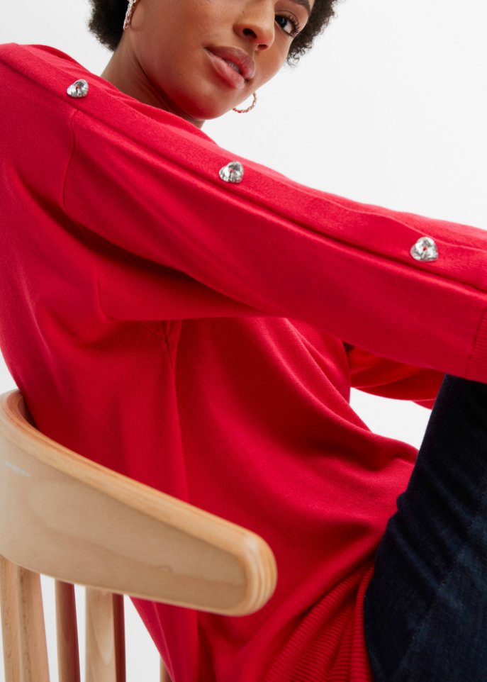 Pullover mit Herzknöpfen