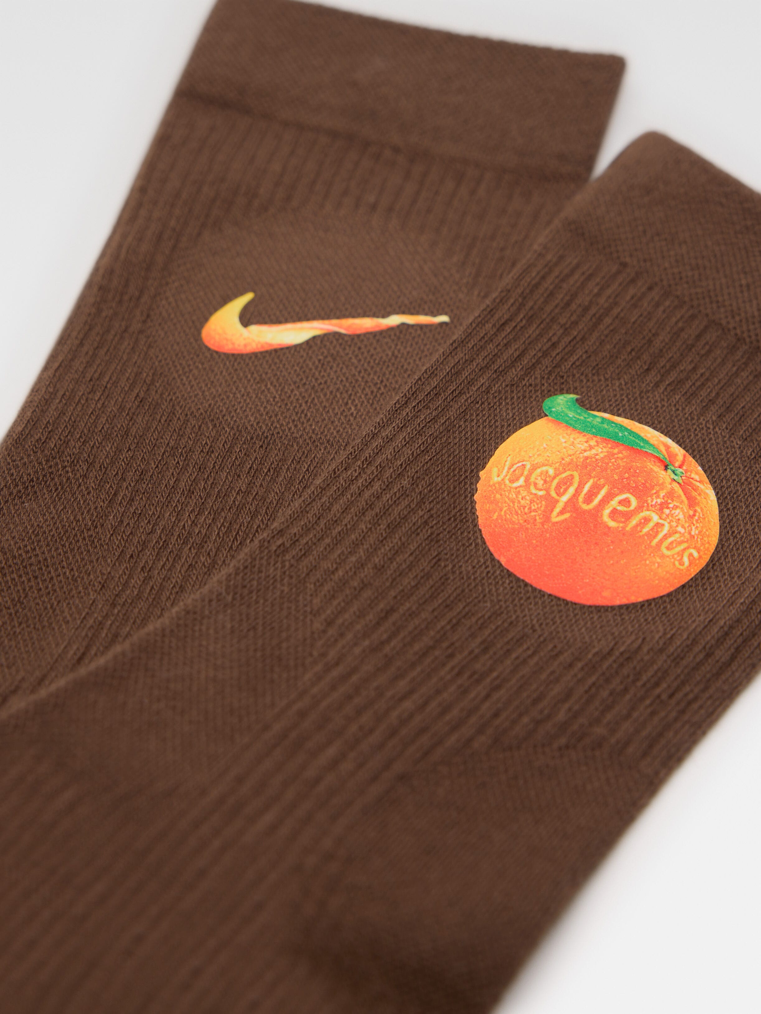 Les chaussettes JACQUEMUS + NIKE