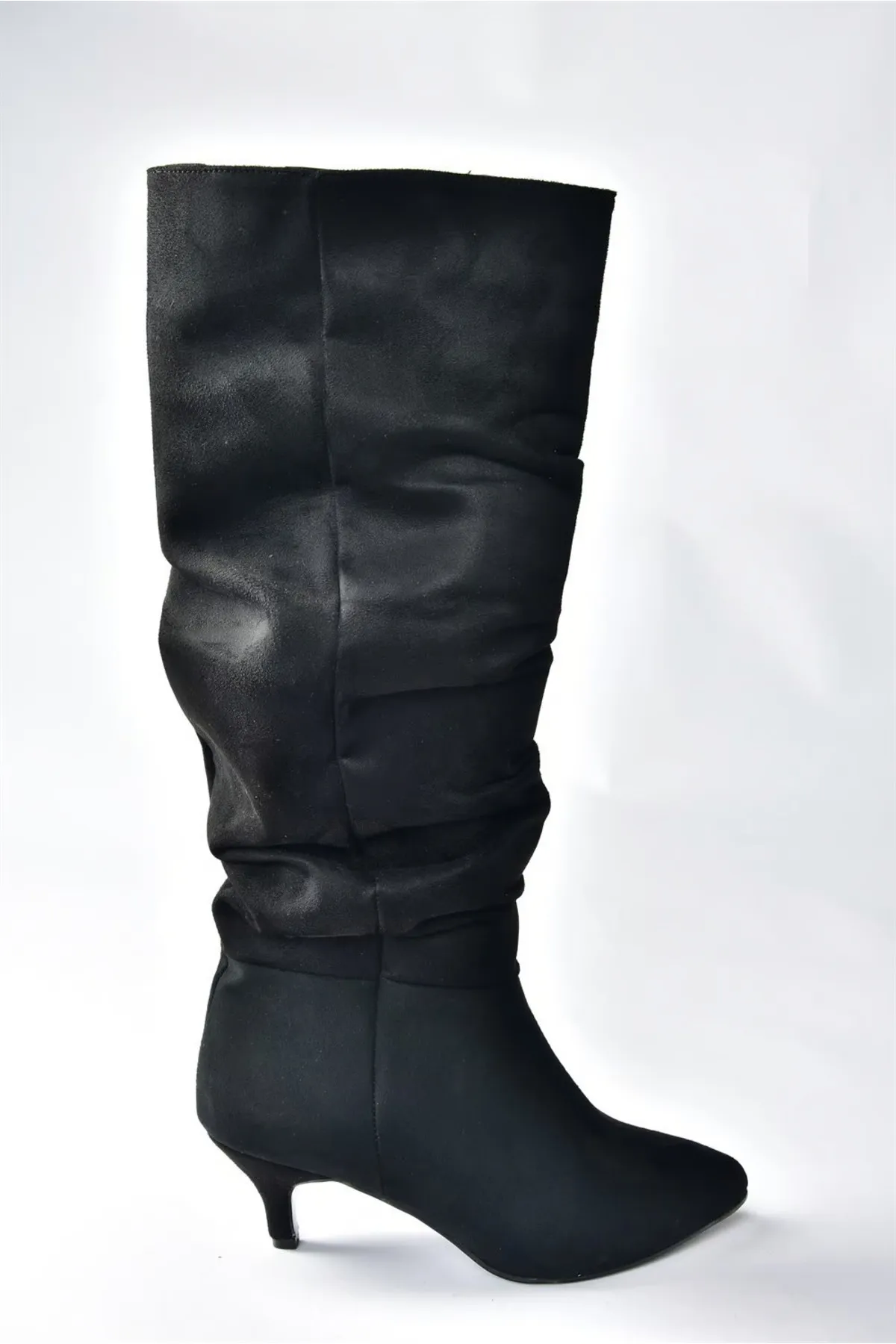 Fox Shoes  Geraffte Damenstiefel aus schwarzem Wildleder mit niedrigem Absatz N372665102