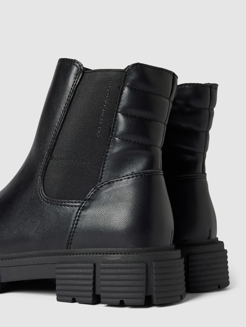 Chelsea Boots in Leder-Optik in schwarz