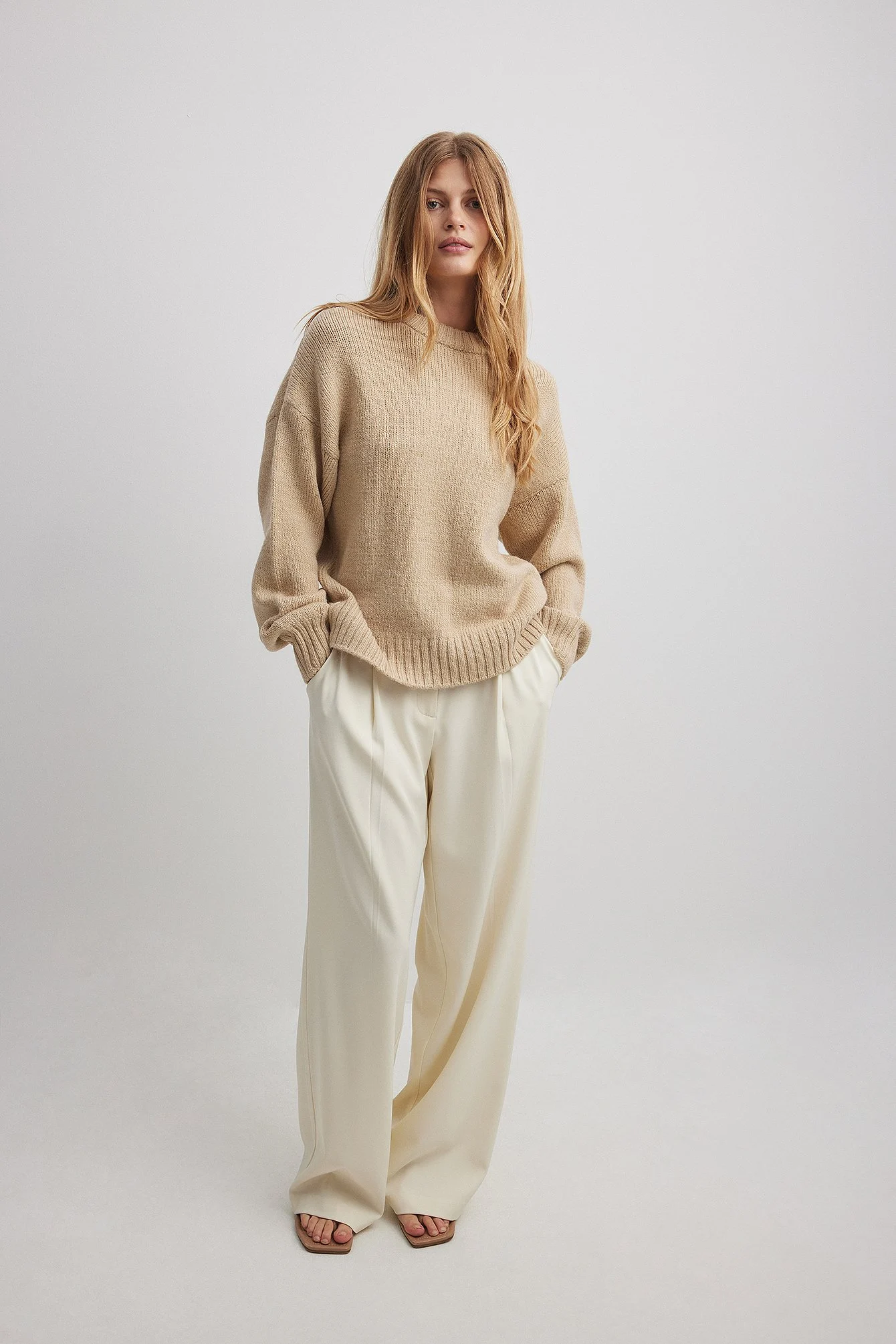 Rundhalsausschnitt Strickpullover