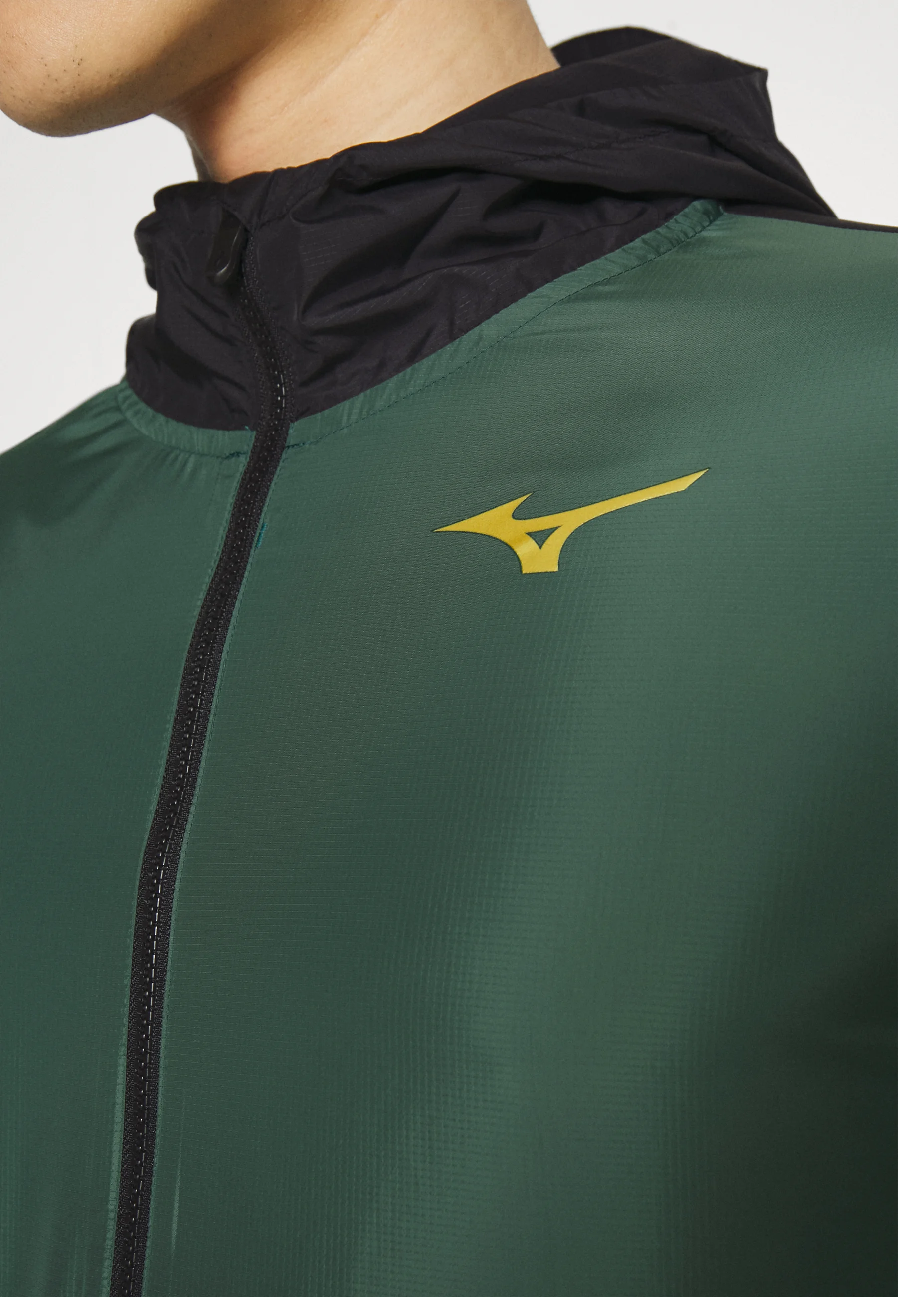Chaqueta con capucha Mizuno - Cortavientos