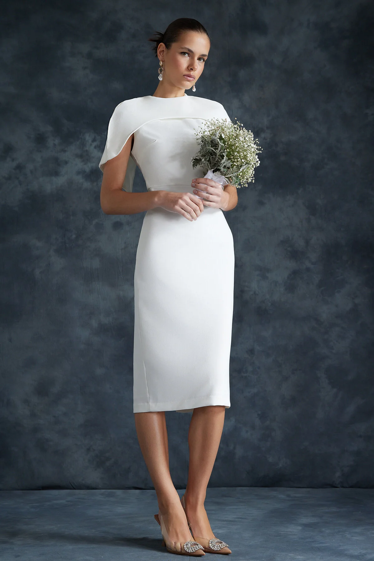 Trendyol Collection  Weißes Hochzeits-/Nikah-Elegantes Abendkleid mit weißen Ärmeln TPRSS24EL00119